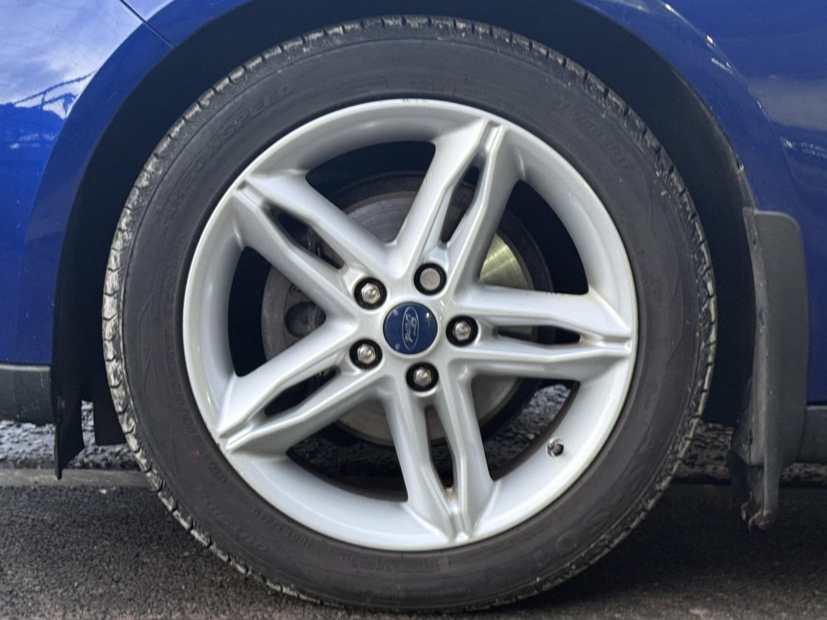 Ford Focus 1.0T EcoBoost Zetec Edition Hatchback 5dr Petrol Manual Euro 6 (s/s) (125 ps)