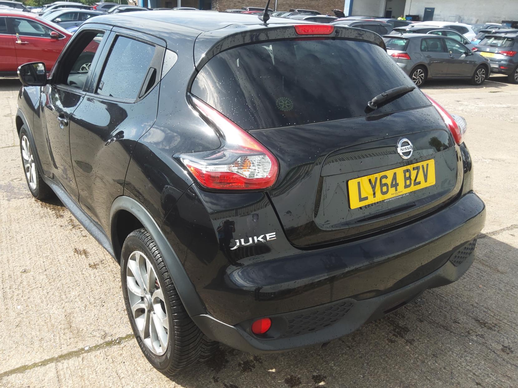 Nissan Juke 1.6 Tekna SUV 5dr Petrol XTRON Euro 5 (117 ps)