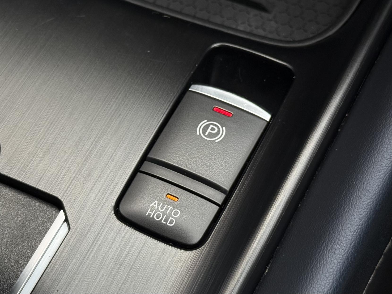 Nissan Qashqai 1.3 DIG-T MHEV Tekna+ SUV 5dr Petrol Hybrid XTRON Euro 6 (s/s) (158 ps)