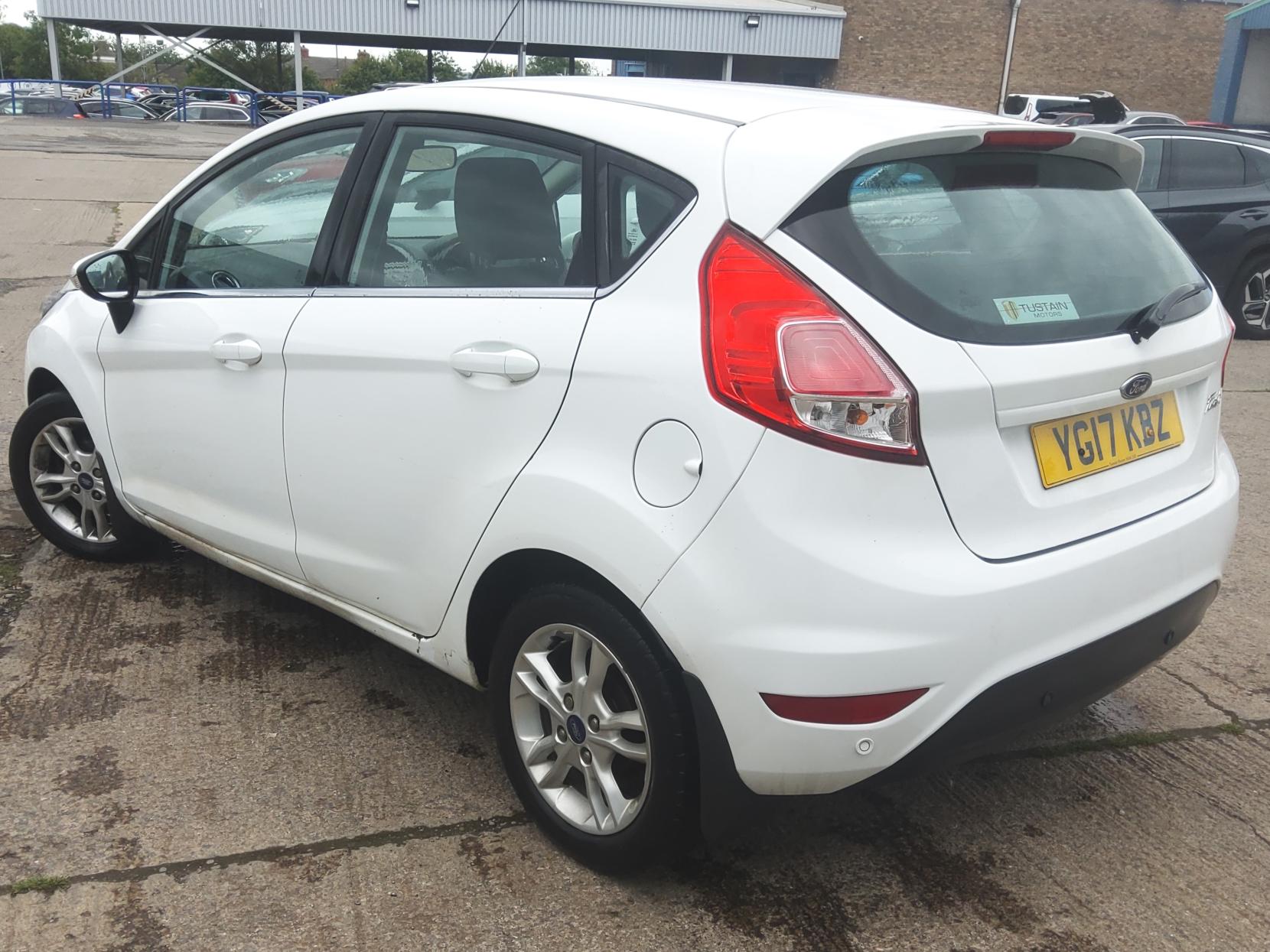 Ford Fiesta 1.6 Zetec Hatchback 5dr Petrol Powershift Euro 6 (105 ps)