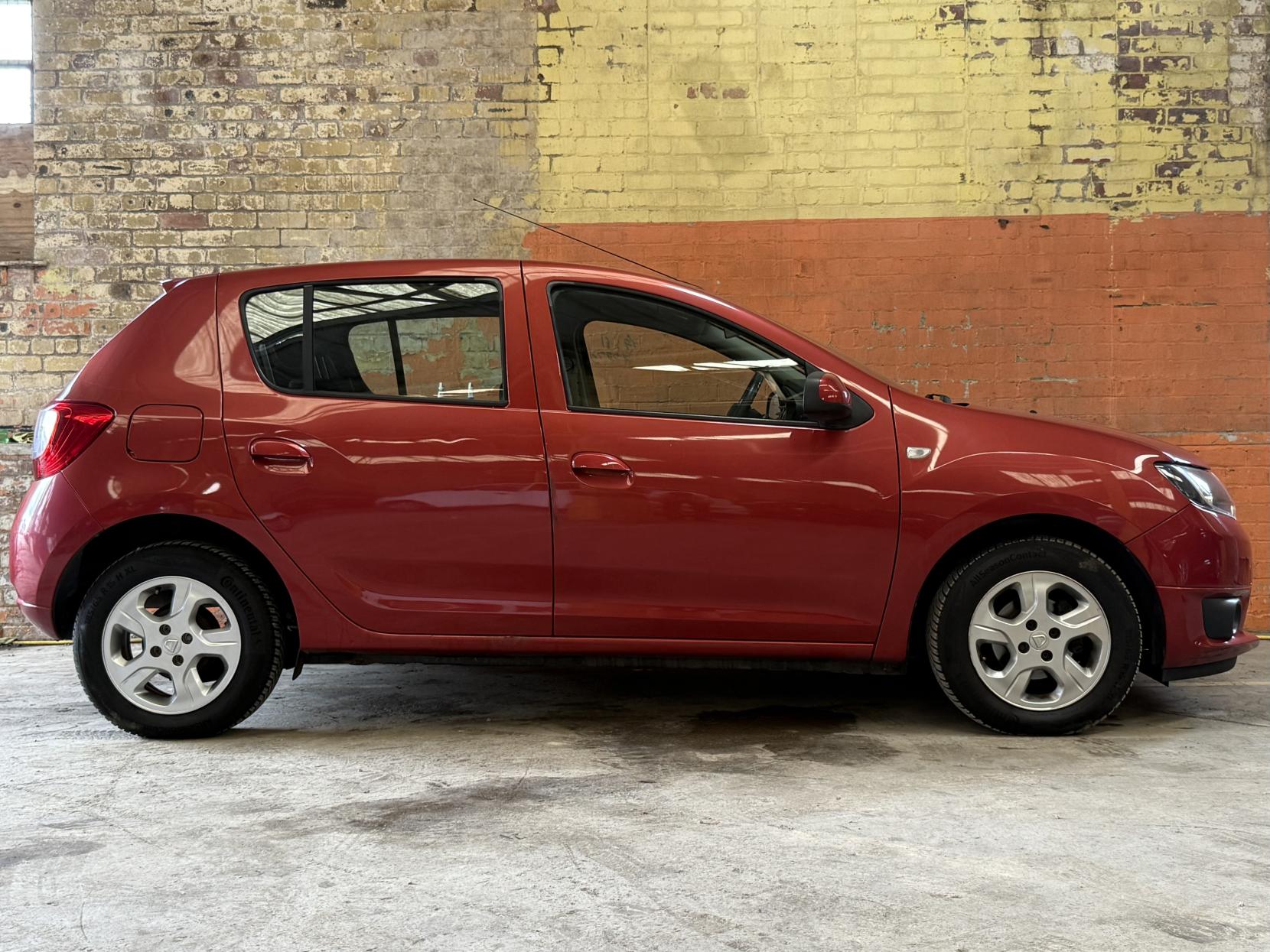 Dacia Sandero 0.9 TCe Laureate Hatchback 5dr Petrol Manual Euro 5 (90 ps)