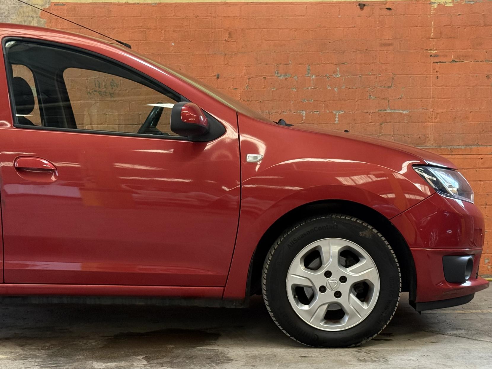 Dacia Sandero 0.9 TCe Laureate Hatchback 5dr Petrol Manual Euro 5 (90 ps)