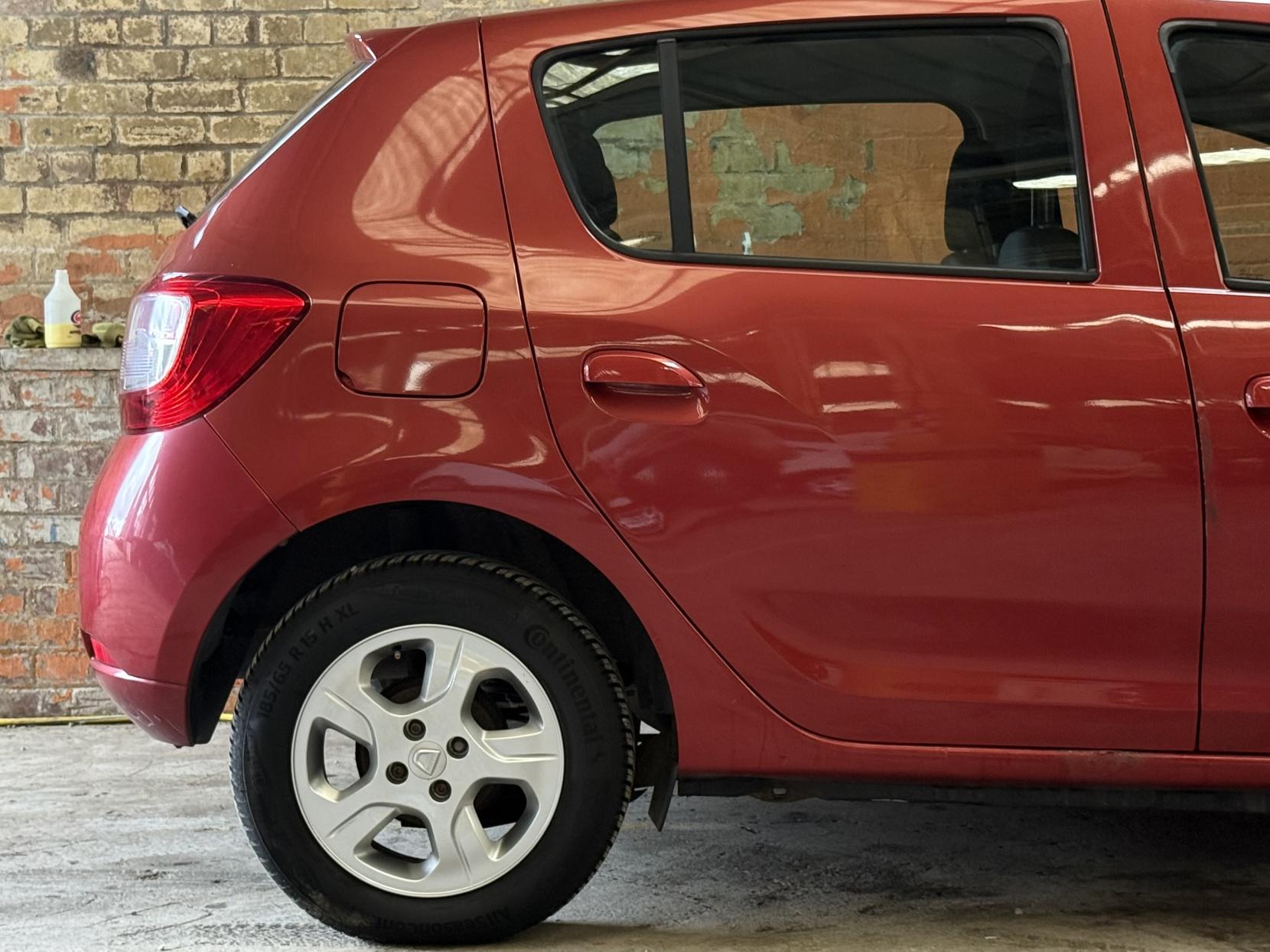 Dacia Sandero 0.9 TCe Laureate Hatchback 5dr Petrol Manual Euro 5 (90 ps)