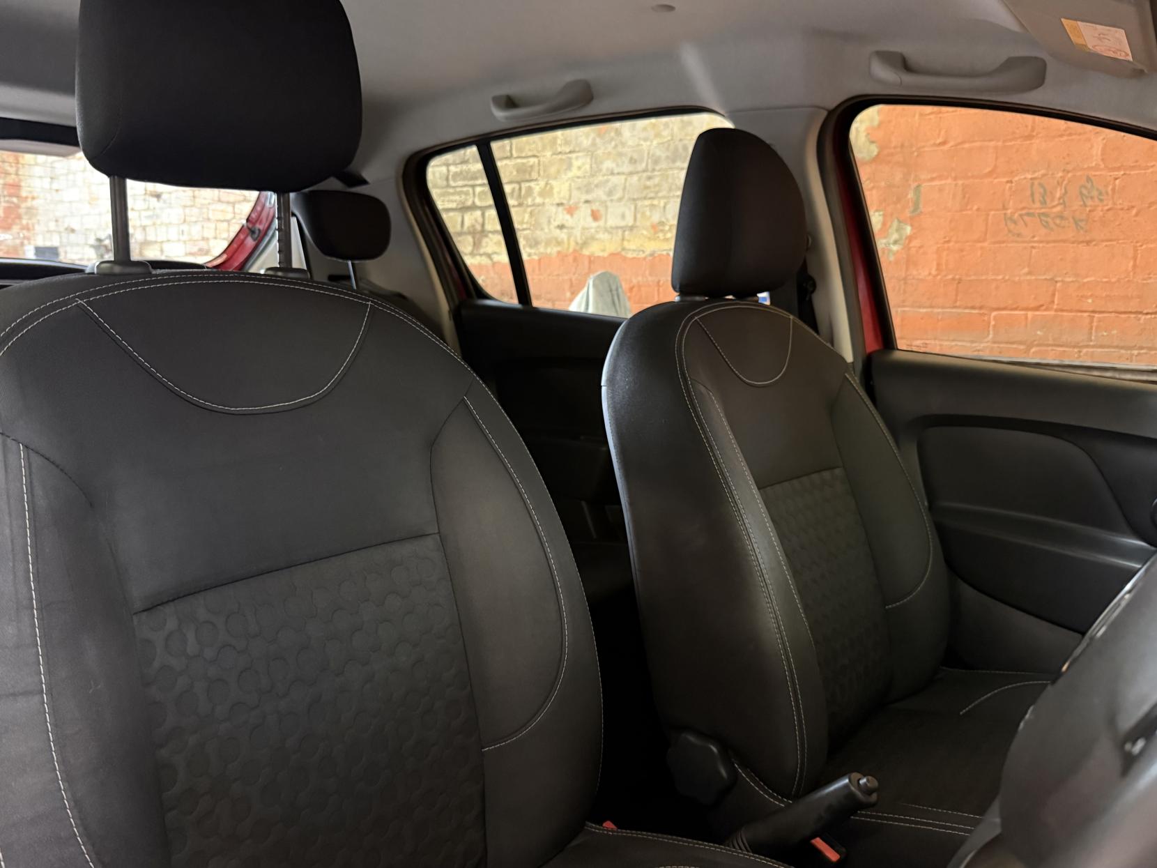 Dacia Sandero 0.9 TCe Laureate Hatchback 5dr Petrol Manual Euro 5 (90 ps)