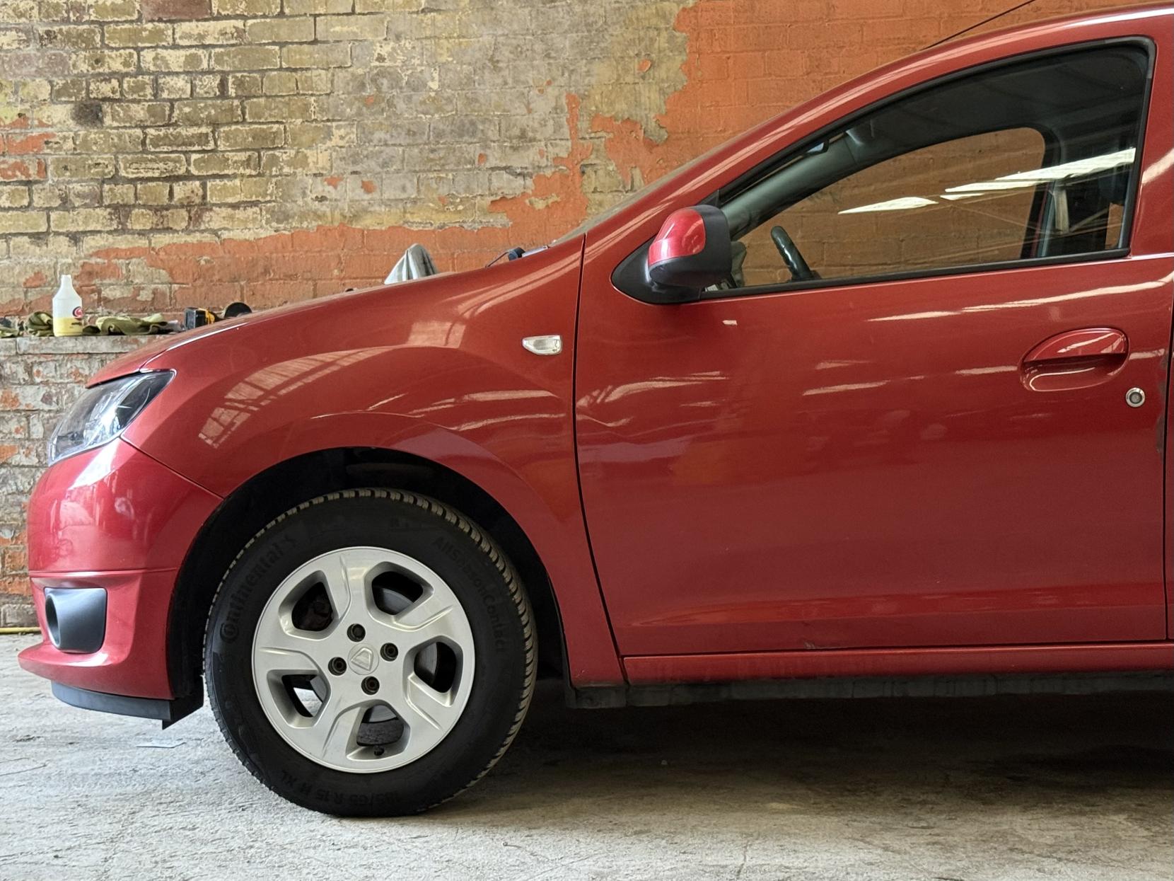 Dacia Sandero 0.9 TCe Laureate Hatchback 5dr Petrol Manual Euro 5 (90 ps)