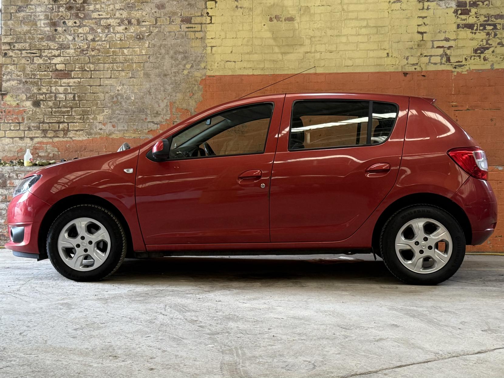 Dacia Sandero 0.9 TCe Laureate Hatchback 5dr Petrol Manual Euro 5 (90 ps)