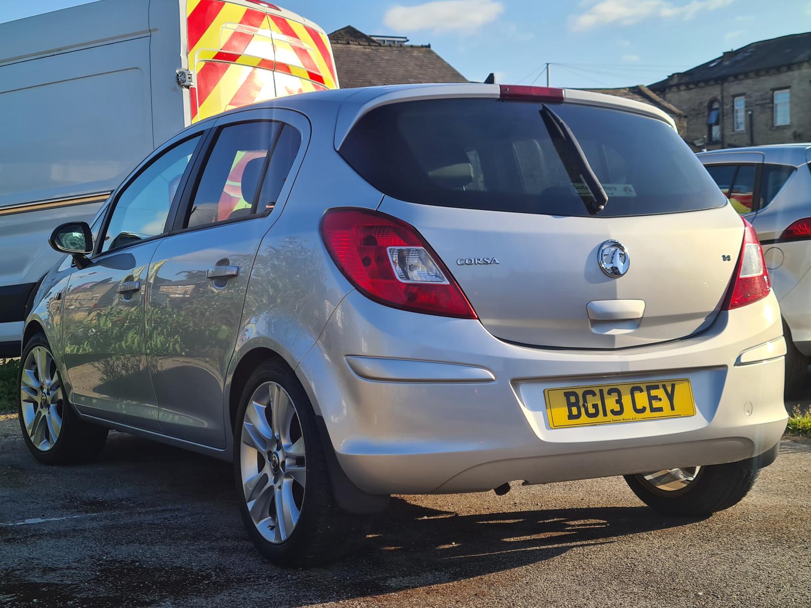 Vauxhall Corsa 1.4 16V SE Hatchback 5dr Petrol Manual Wide Ratio Euro 5 (100 ps)