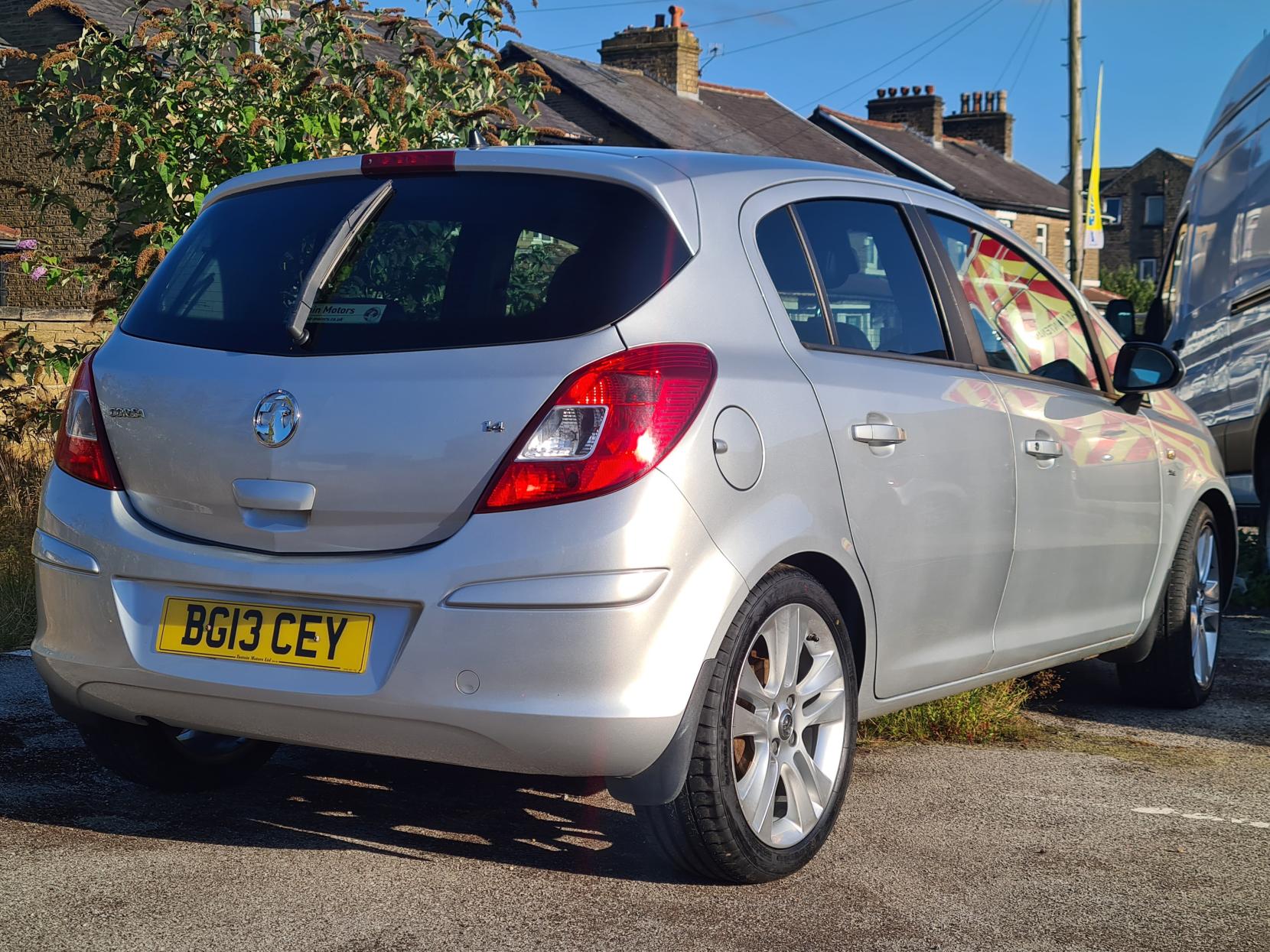 Vauxhall Corsa 1.4 16V SE Hatchback 5dr Petrol Manual Wide Ratio Euro 5 (100 ps)