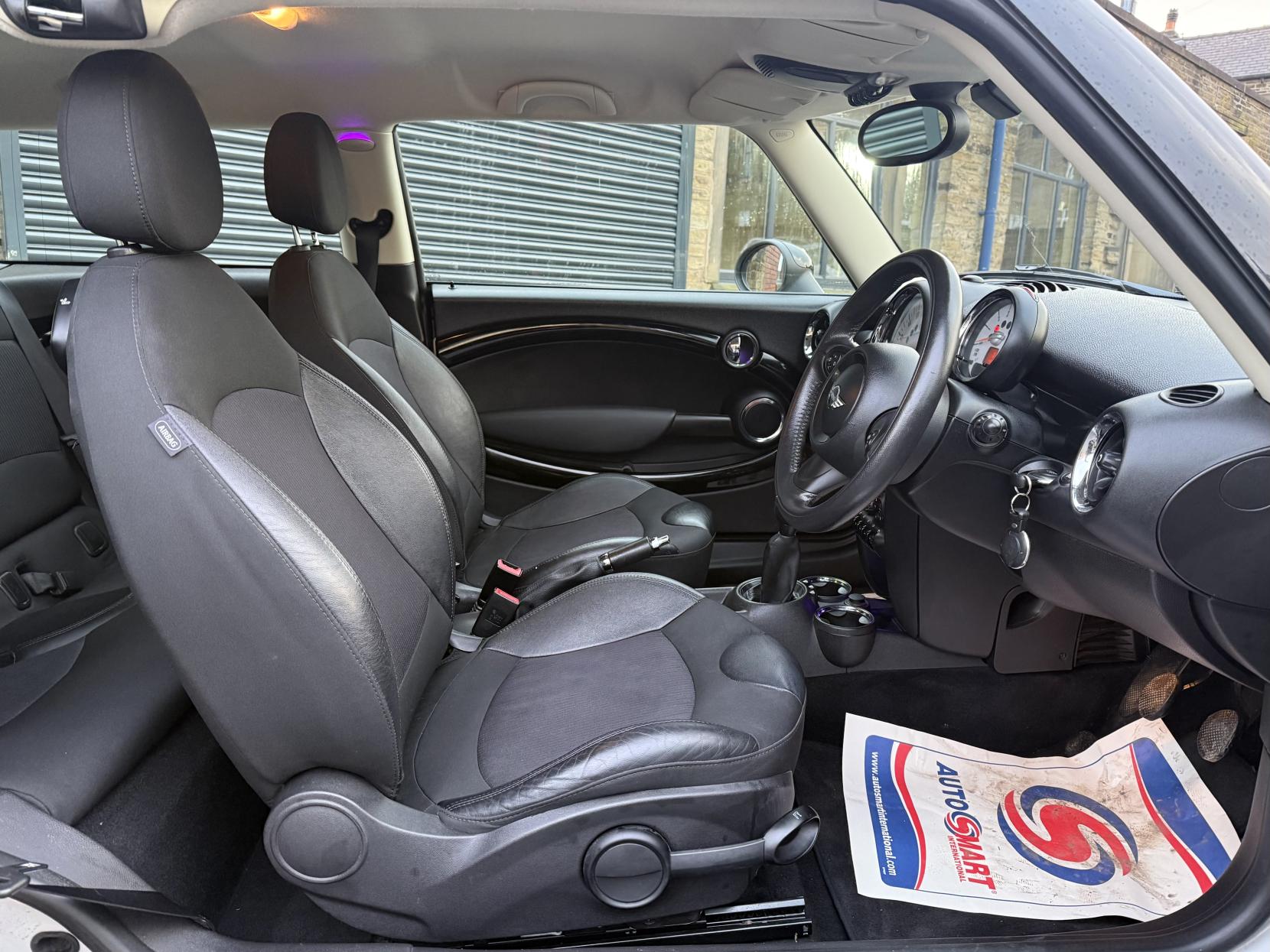 MINI Clubman 1.6 Cooper D Estate 5dr Diesel Manual Euro 5 (s/s) (112 ps)