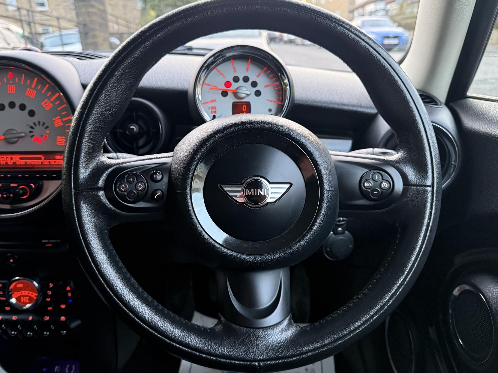 MINI Clubman 1.6 Cooper D Estate 5dr Diesel Manual Euro 5 (s/s) (112 ps)