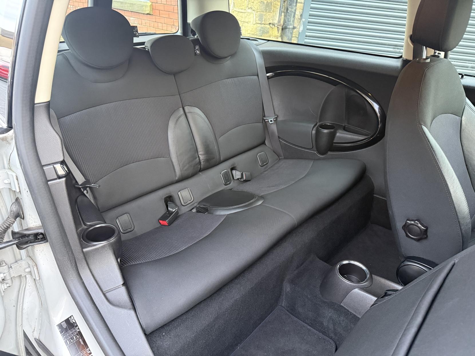 MINI Clubman 1.6 Cooper D Estate 5dr Diesel Manual Euro 5 (s/s) (112 ps)