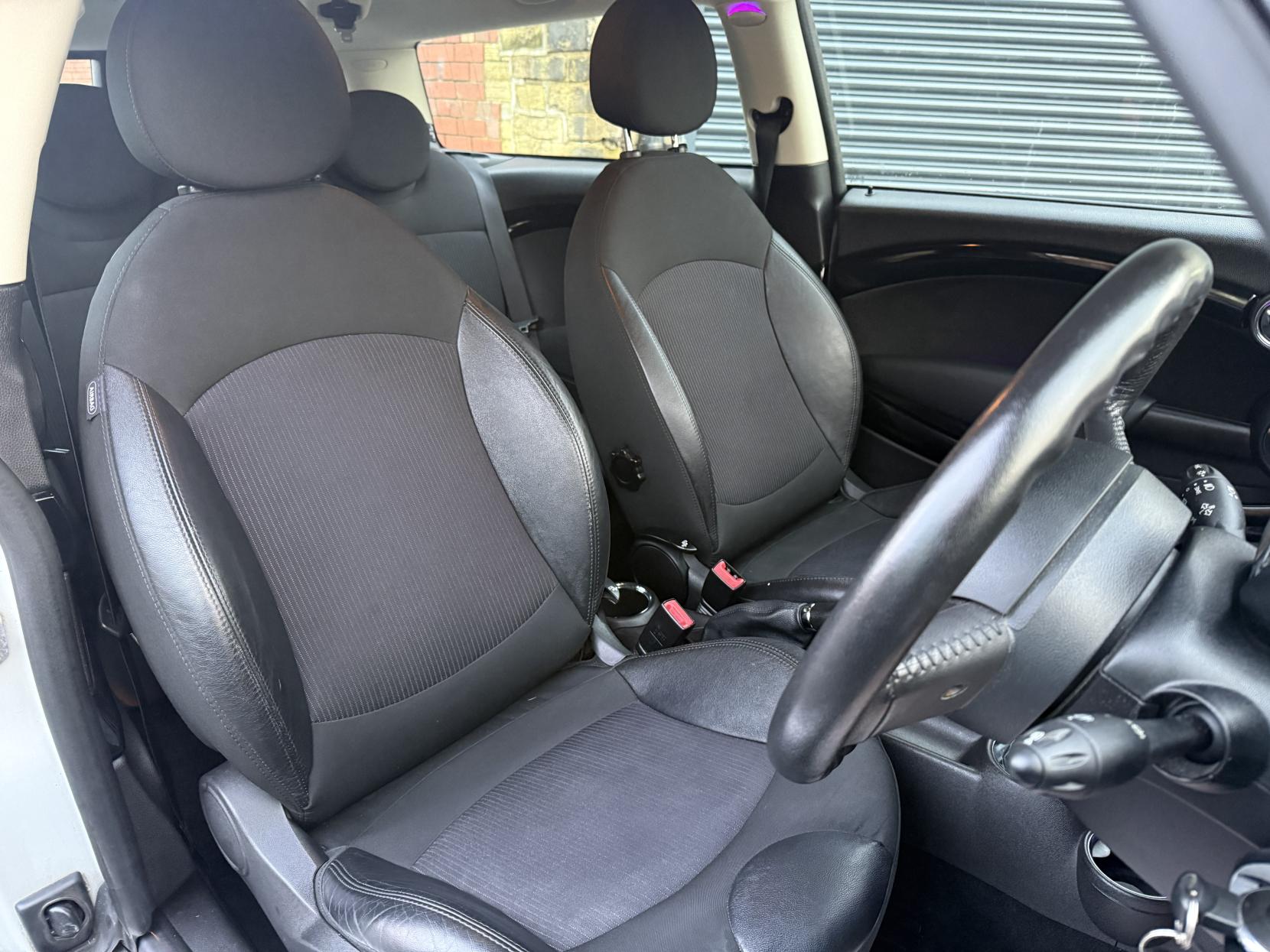 MINI Clubman 1.6 Cooper D Estate 5dr Diesel Manual Euro 5 (s/s) (112 ps)