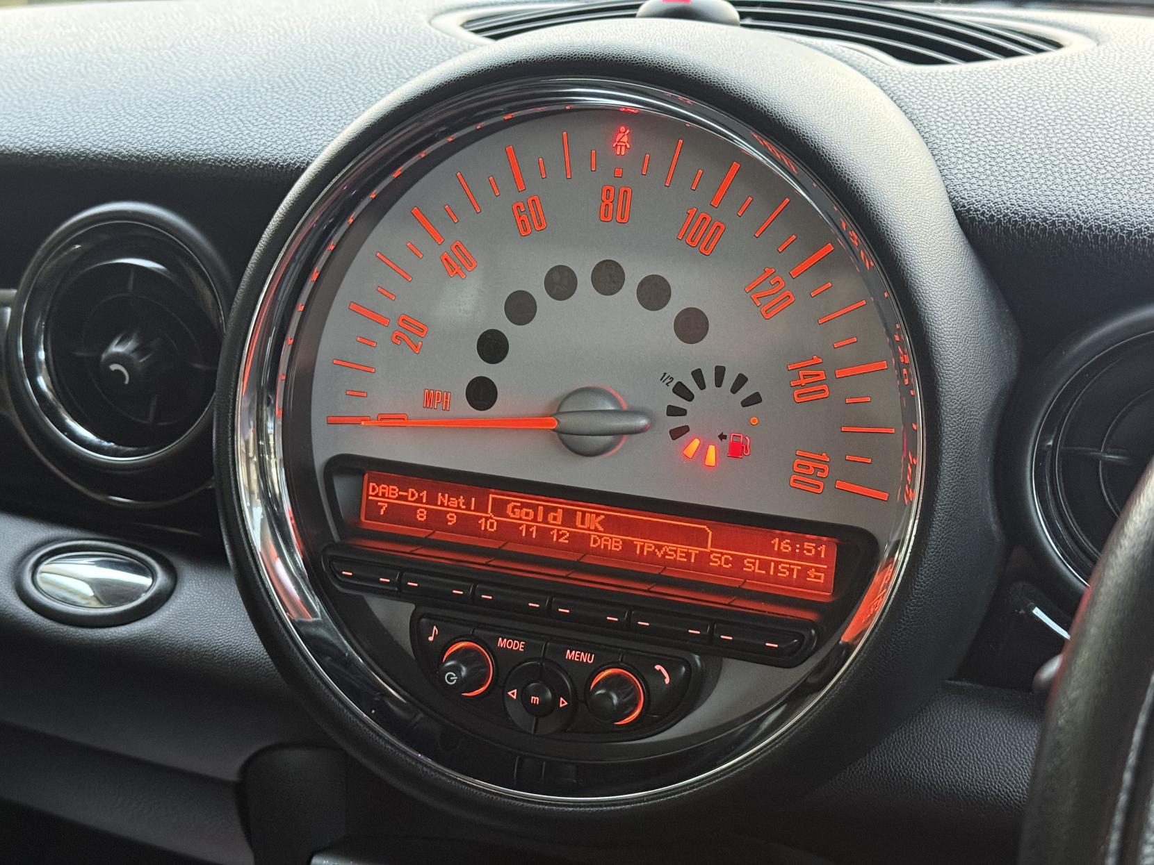 MINI Clubman 1.6 Cooper D Estate 5dr Diesel Manual Euro 5 (s/s) (112 ps)