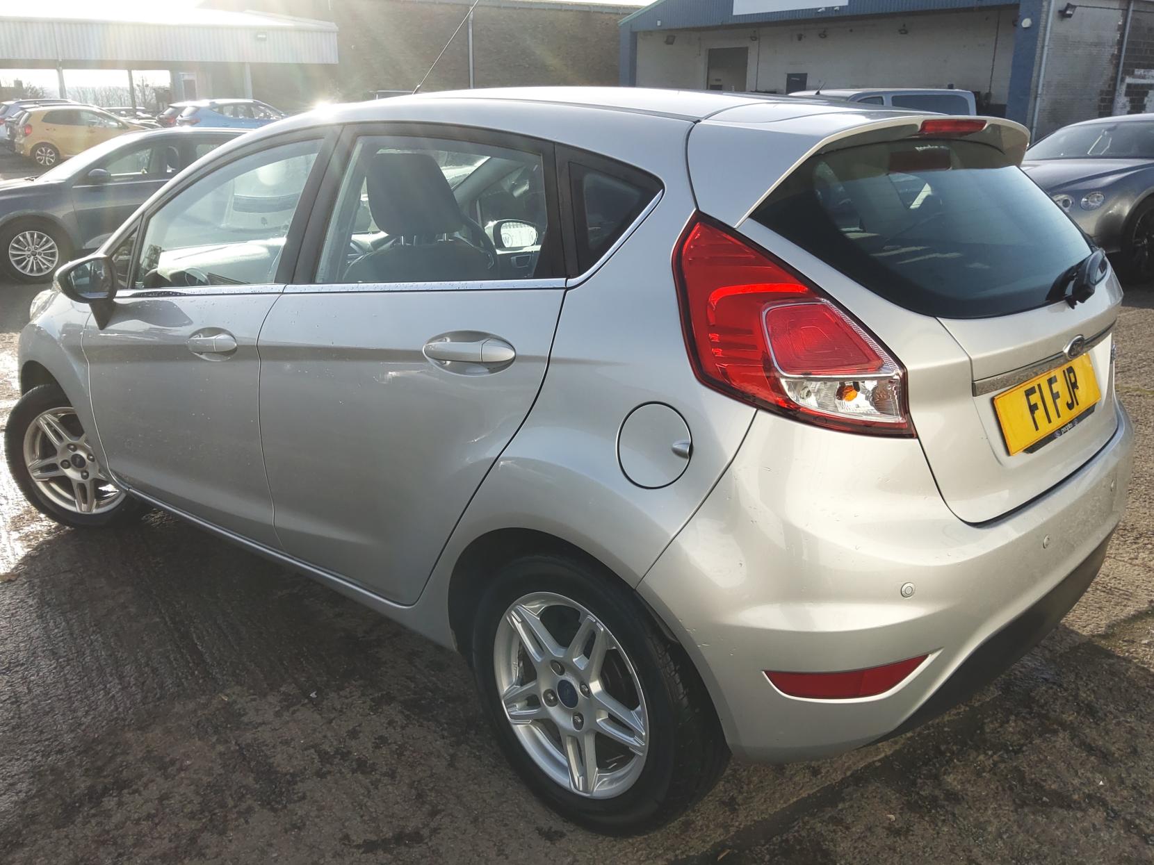 Ford Fiesta 1.0 Zetec Hatchback 5dr Petrol Manual Euro 5 (s/s) (80 ps)