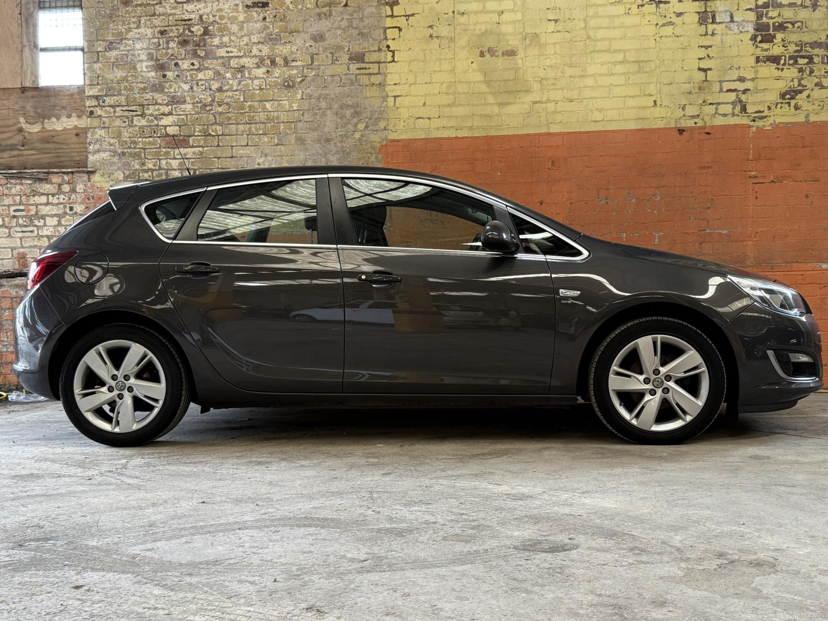 Vauxhall Astra 1.4i SRi Hatchback 5dr Petrol Manual Euro 6 (100 ps)