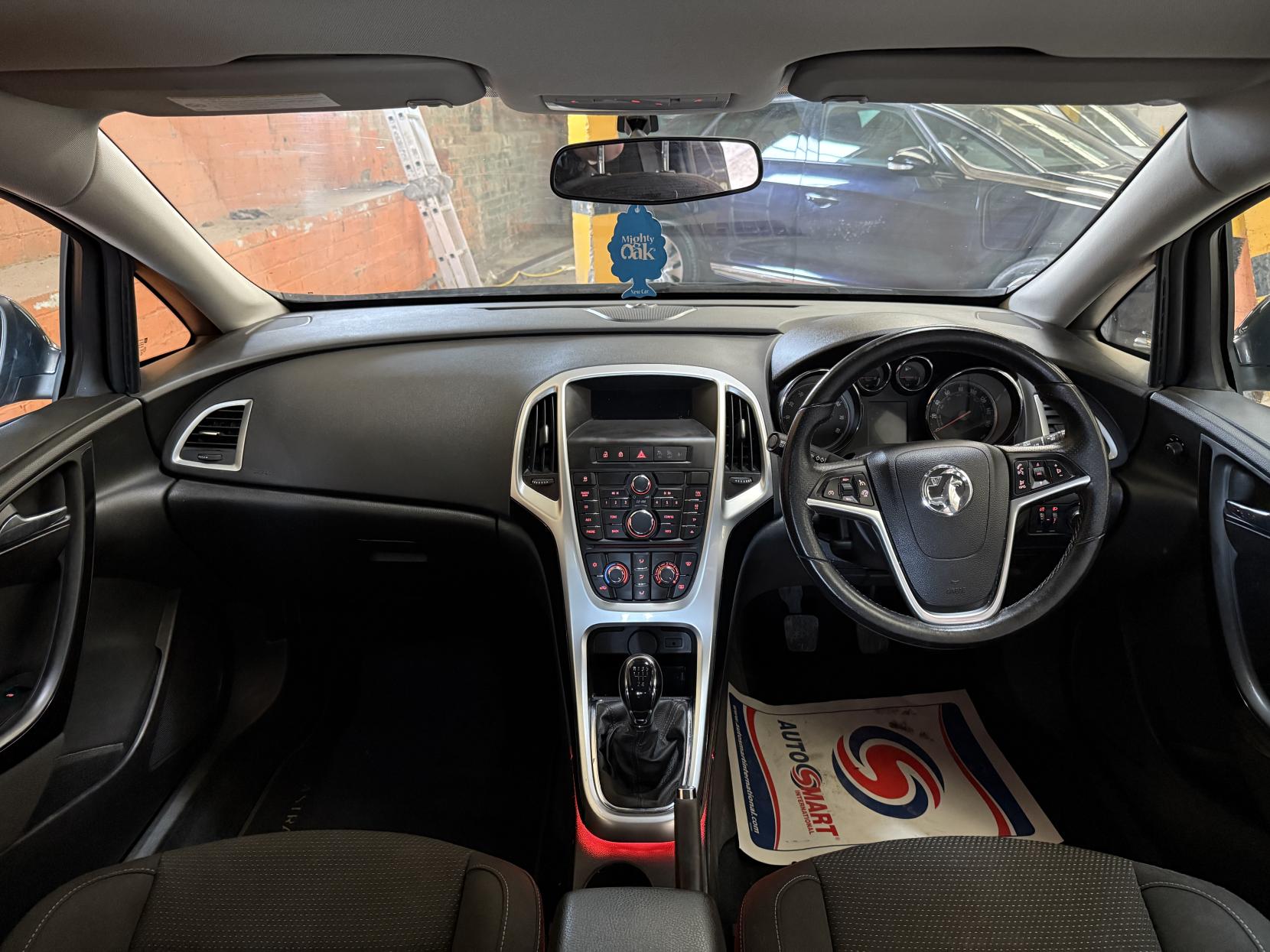 Vauxhall Astra 1.4i SRi Hatchback 5dr Petrol Manual Euro 6 (100 ps)