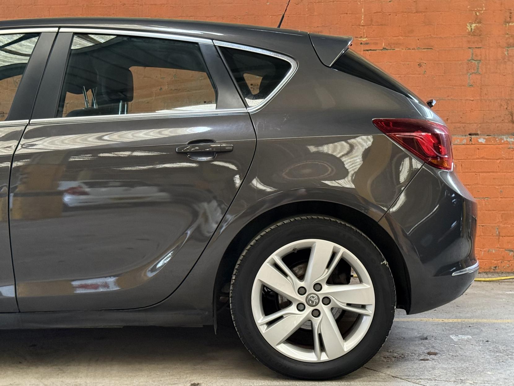 Vauxhall Astra 1.4i SRi Hatchback 5dr Petrol Manual Euro 6 (100 ps)