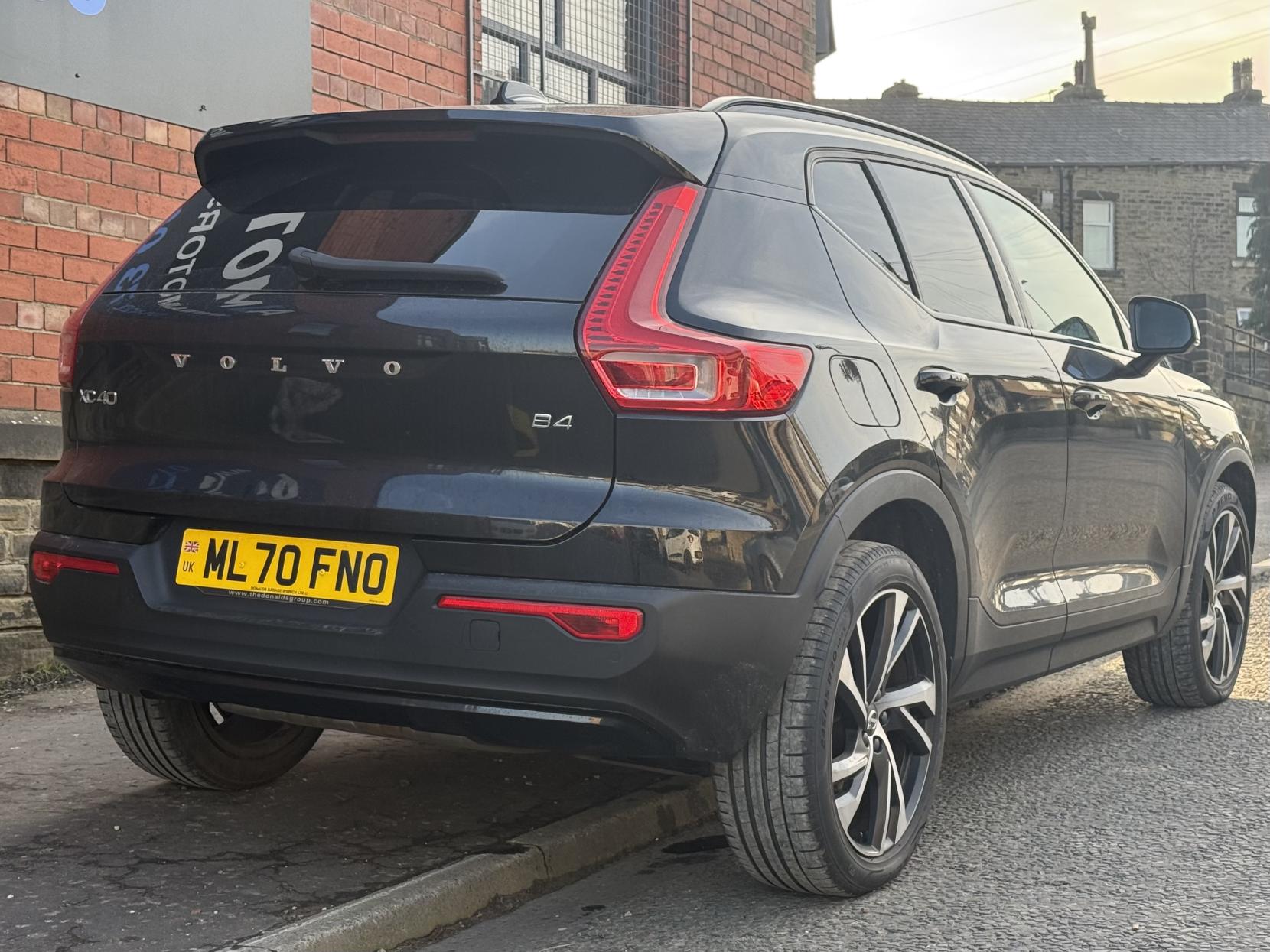 Volvo XC40 2.0 B4 MHEV R-Design Pro SUV 5dr Petrol Hybrid Auto Euro 6 (s/s) (197 ps)