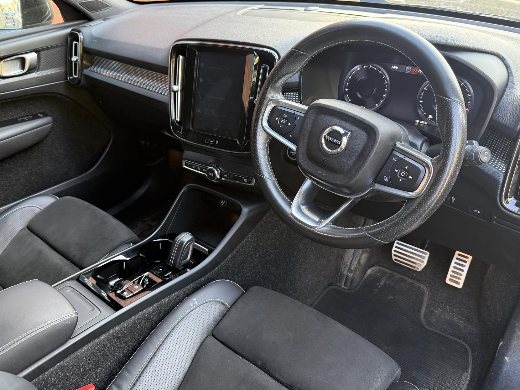 Volvo XC40 2.0 B4 MHEV R-Design Pro SUV 5dr Petrol Hybrid Auto Euro 6 (s/s) (197 ps)