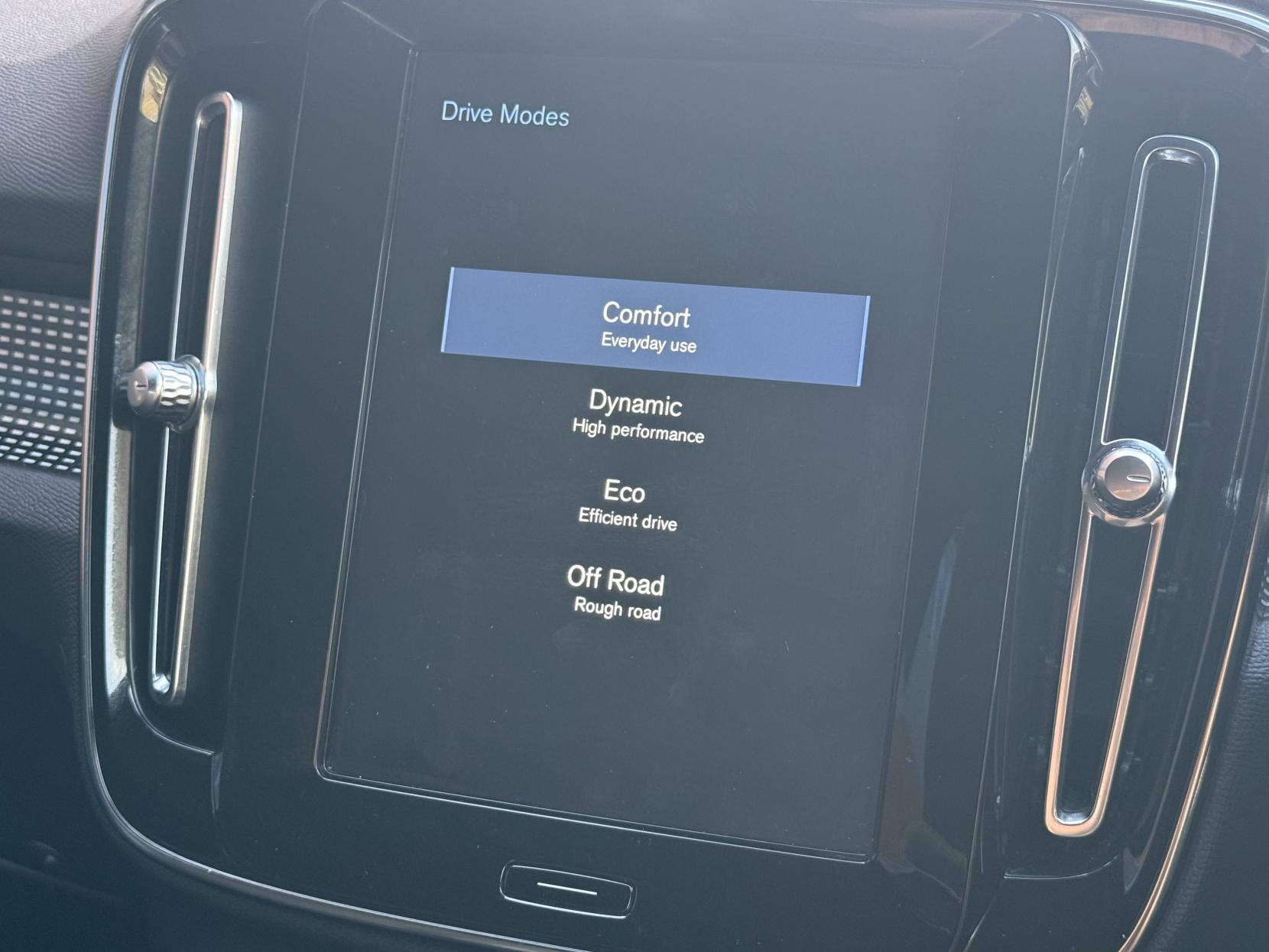 Volvo XC40 2.0 B4 MHEV R-Design Pro SUV 5dr Petrol Hybrid Auto Euro 6 (s/s) (197 ps)