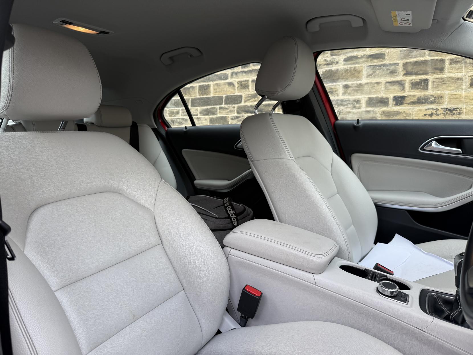 Mercedes-Benz A Class 1.5 A180d Sport (Premium) Hatchback 5dr Diesel Manual Euro 6 (s/s) (109 ps)