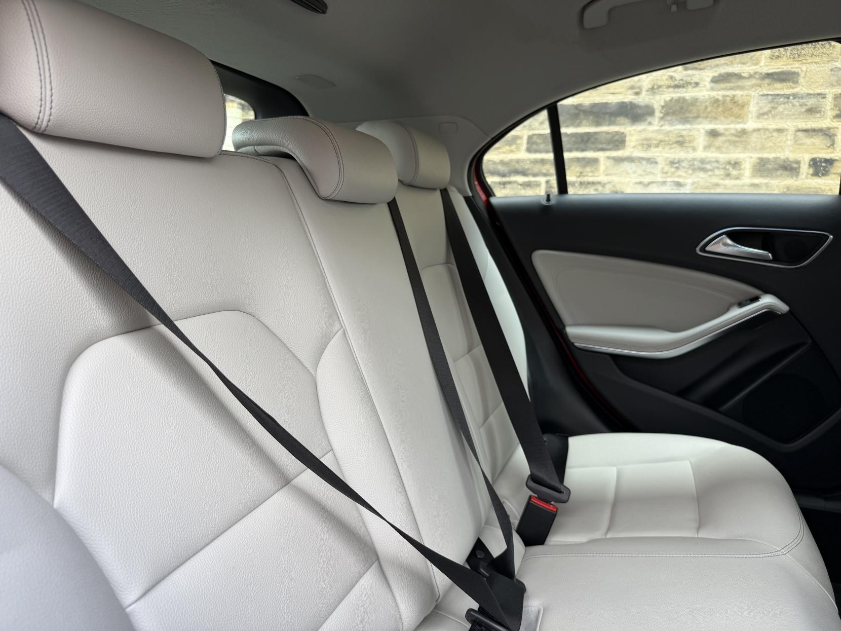 Mercedes-Benz A Class 1.5 A180d Sport (Premium) Hatchback 5dr Diesel Manual Euro 6 (s/s) (109 ps)