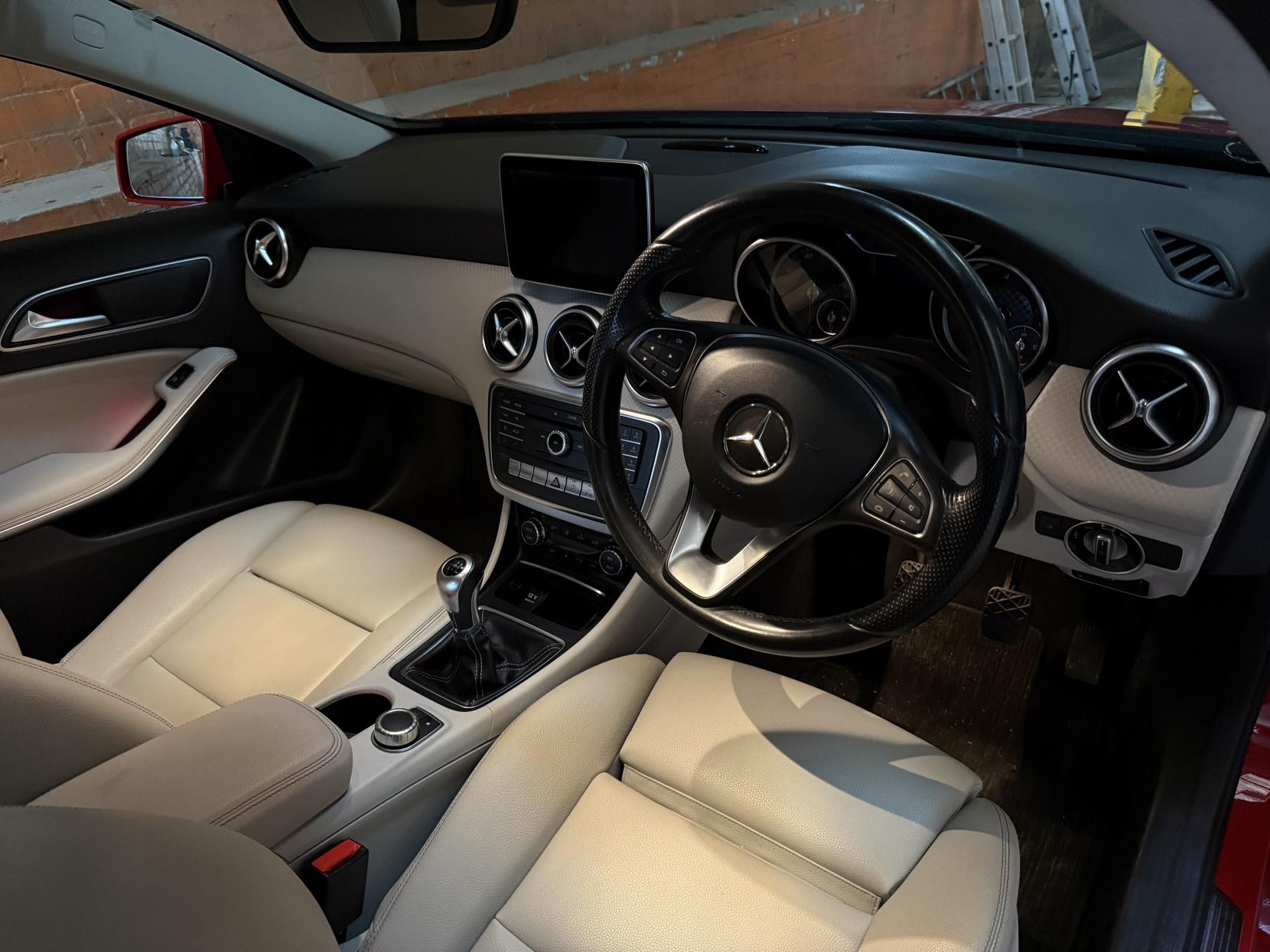 Mercedes-Benz A Class 1.5 A180d Sport (Premium) Hatchback 5dr Diesel Manual Euro 6 (s/s) (109 ps)