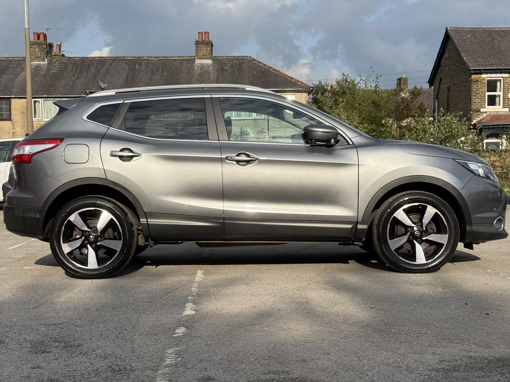 Nissan Qashqai 1.2 DIG-T N-Connecta SUV 5dr Petrol Manual 2WD Euro 6 (s/s) (115 ps)