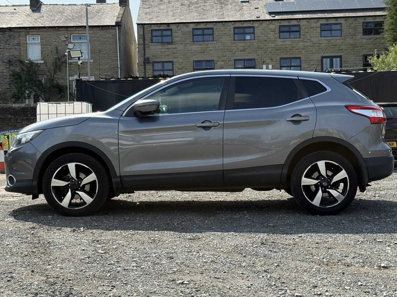 Nissan Qashqai 1.2 DIG-T n-tec SUV 5dr Petrol Manual 2WD Euro 5 (s/s) (115 ps)