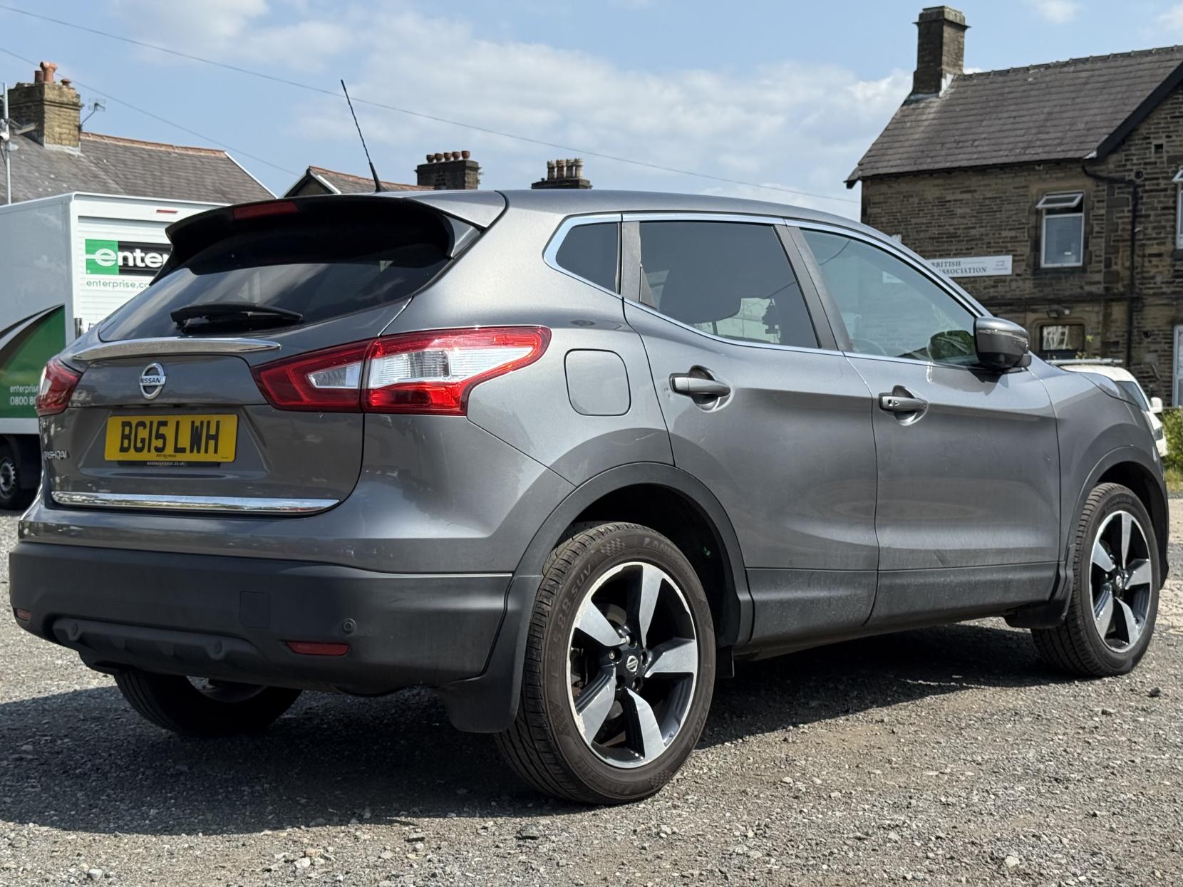 Nissan Qashqai 1.2 DIG-T n-tec SUV 5dr Petrol Manual 2WD Euro 5 (s/s) (115 ps)