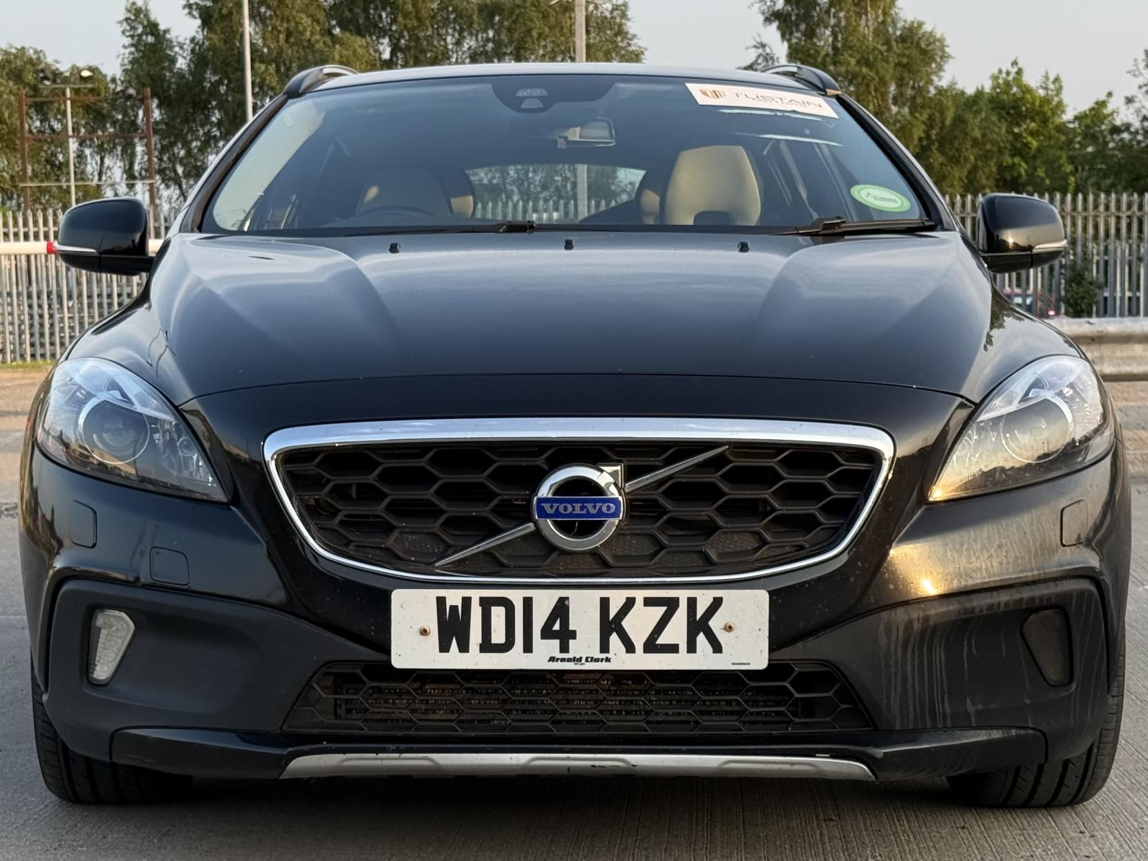 Volvo V40 Cross Country 1.6 D2 Lux Hatchback 5dr Diesel Powershift Euro 5 (s/s) (115 ps)