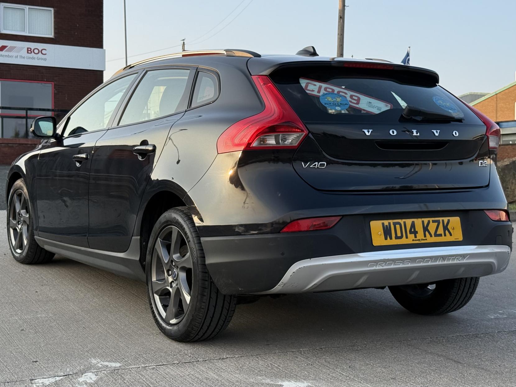 Volvo V40 Cross Country 1.6 D2 Lux Hatchback 5dr Diesel Powershift Euro 5 (s/s) (115 ps)
