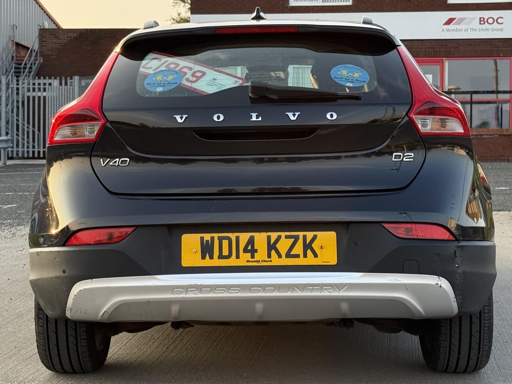Volvo V40 Cross Country 1.6 D2 Lux Hatchback 5dr Diesel Powershift Euro 5 (s/s) (115 ps)