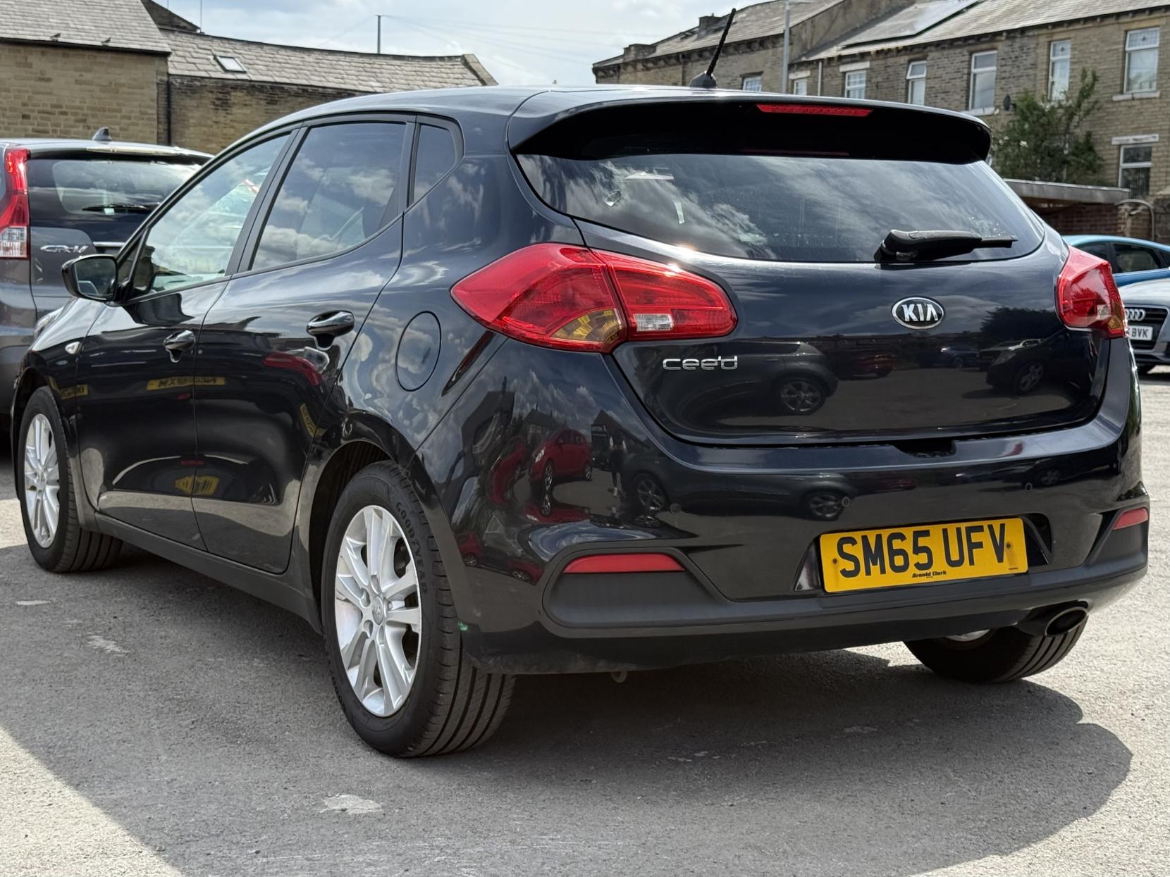Kia Ceed 1.4 SR7 Hatchback 5dr Petrol Manual Euro 5 (98 bhp)