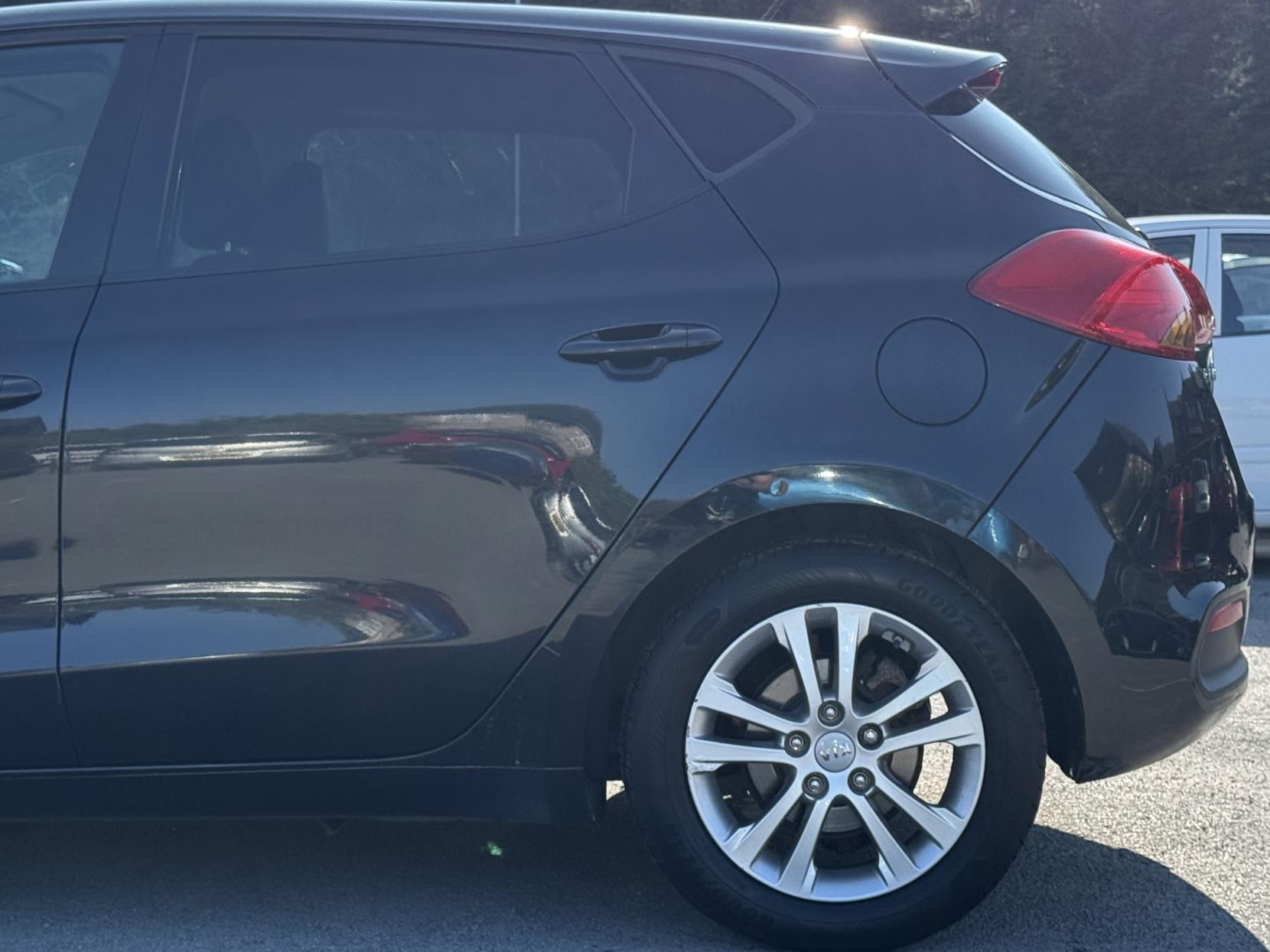 Kia Ceed 1.4 SR7 Hatchback 5dr Petrol Manual Euro 5 (98 bhp)