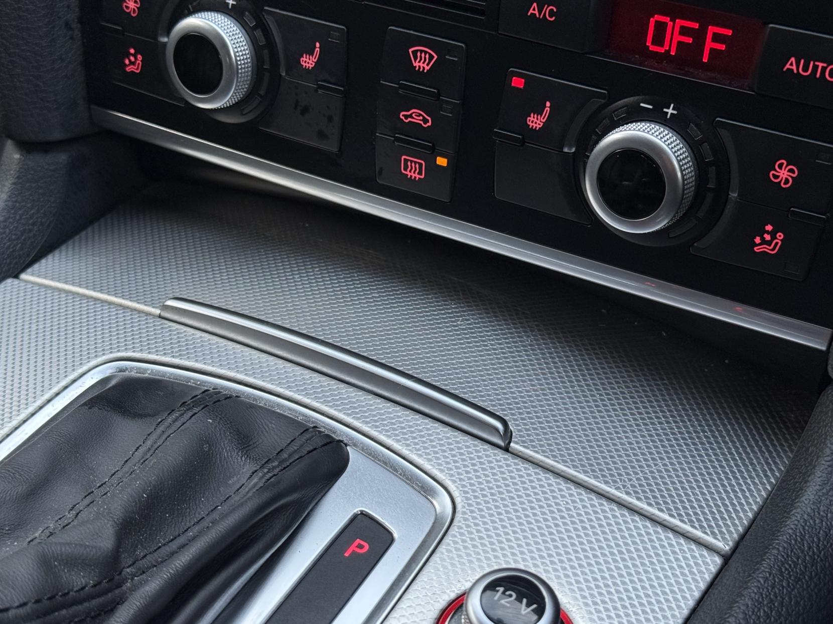 Audi Q7 3.0 TDI V6 SE SUV 5dr Diesel Tiptronic quattro Euro 5 (s/s) (204 ps)