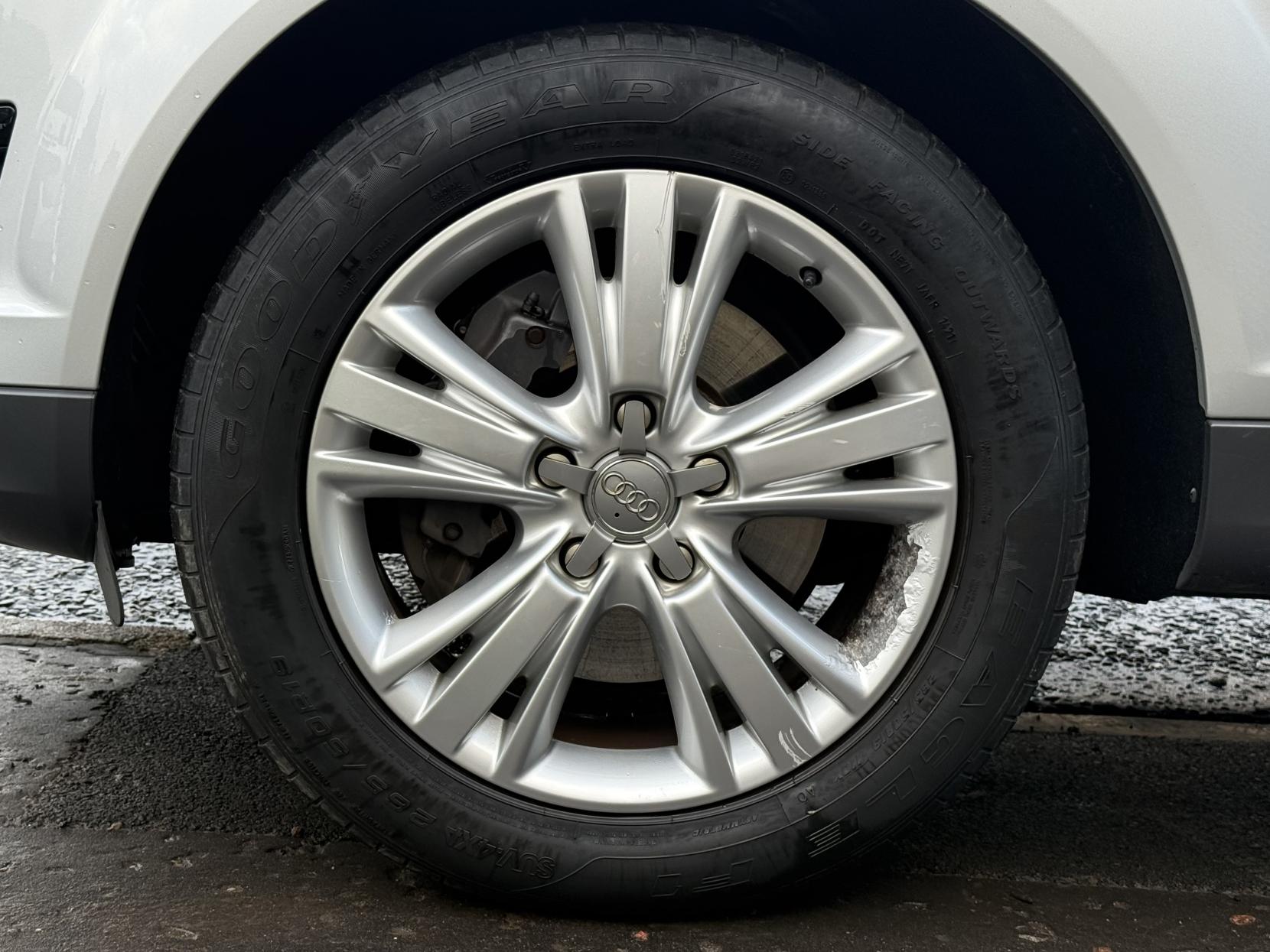 Audi Q7 3.0 TDI V6 SE SUV 5dr Diesel Tiptronic quattro Euro 5 (s/s) (204 ps)