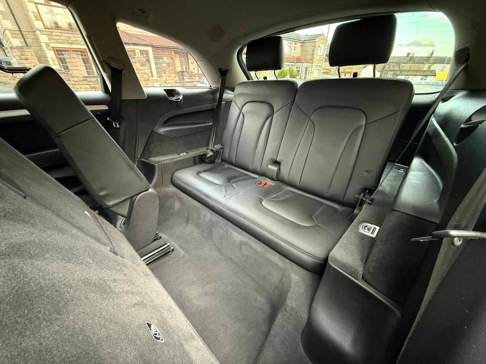 Audi Q7 3.0 TDI V6 SE SUV 5dr Diesel Tiptronic quattro Euro 5 (s/s) (204 ps)