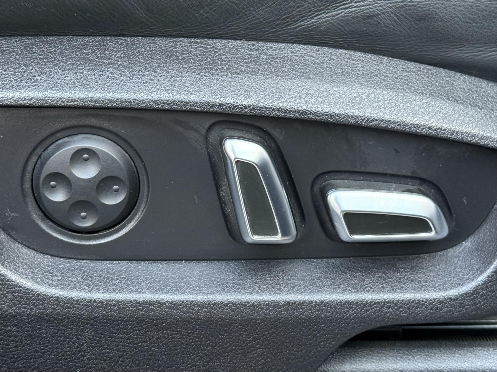 Audi Q7 3.0 TDI V6 SE SUV 5dr Diesel Tiptronic quattro Euro 5 (s/s) (204 ps)