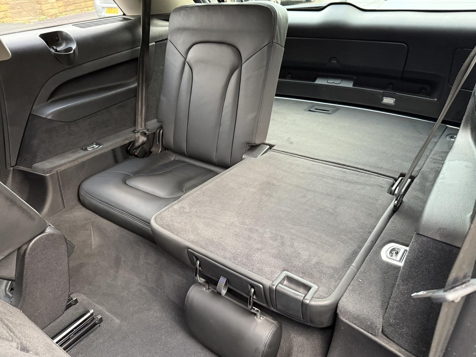 Audi Q7 3.0 TDI V6 SE SUV 5dr Diesel Tiptronic quattro Euro 5 (s/s) (204 ps)