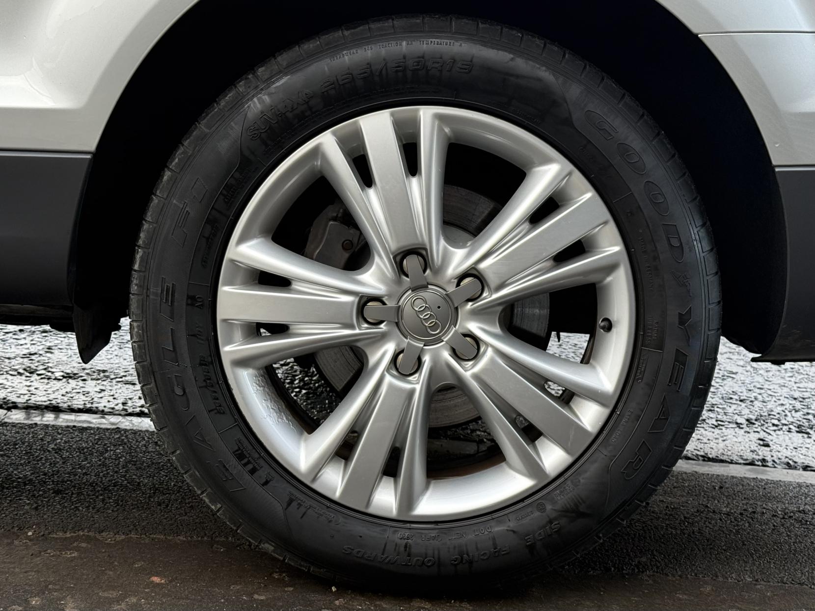 Audi Q7 3.0 TDI V6 SE SUV 5dr Diesel Tiptronic quattro Euro 5 (s/s) (204 ps)