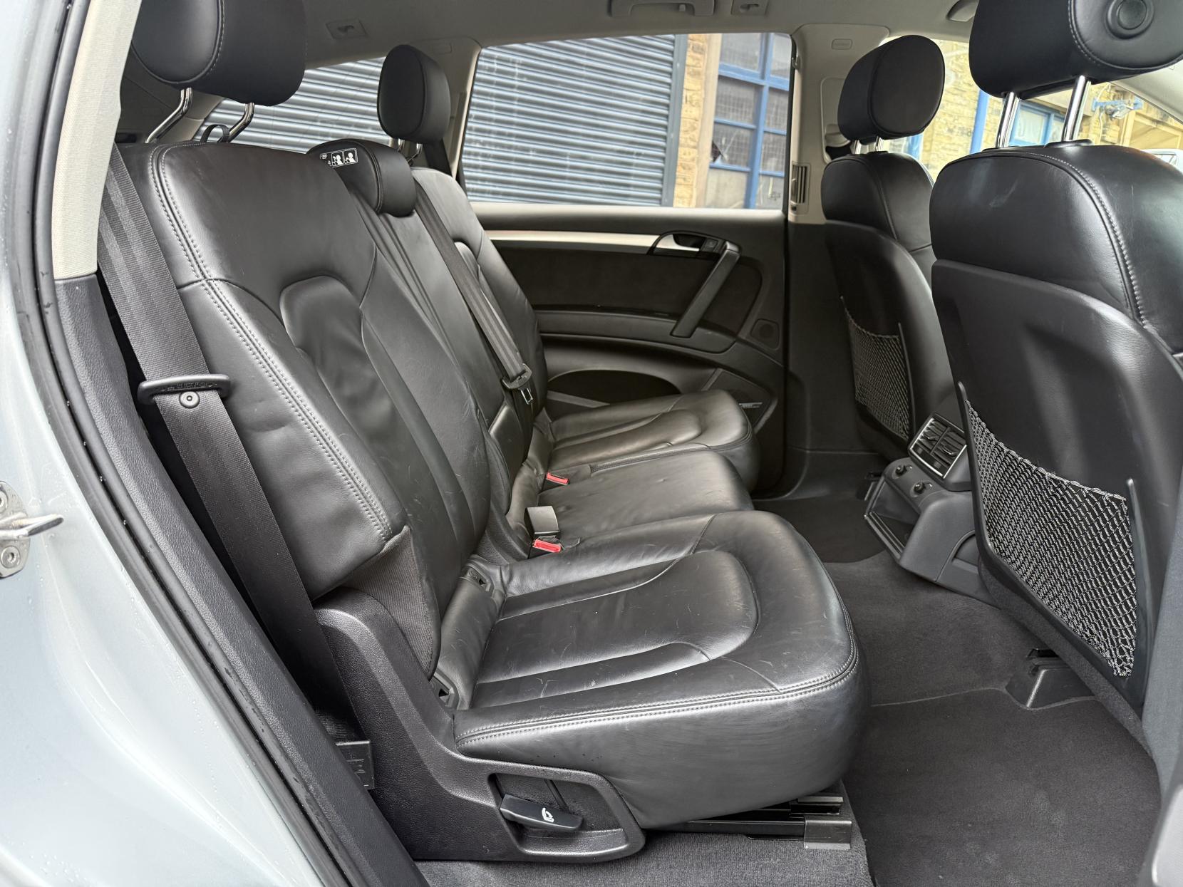 Audi Q7 3.0 TDI V6 SE SUV 5dr Diesel Tiptronic quattro Euro 5 (s/s) (204 ps)