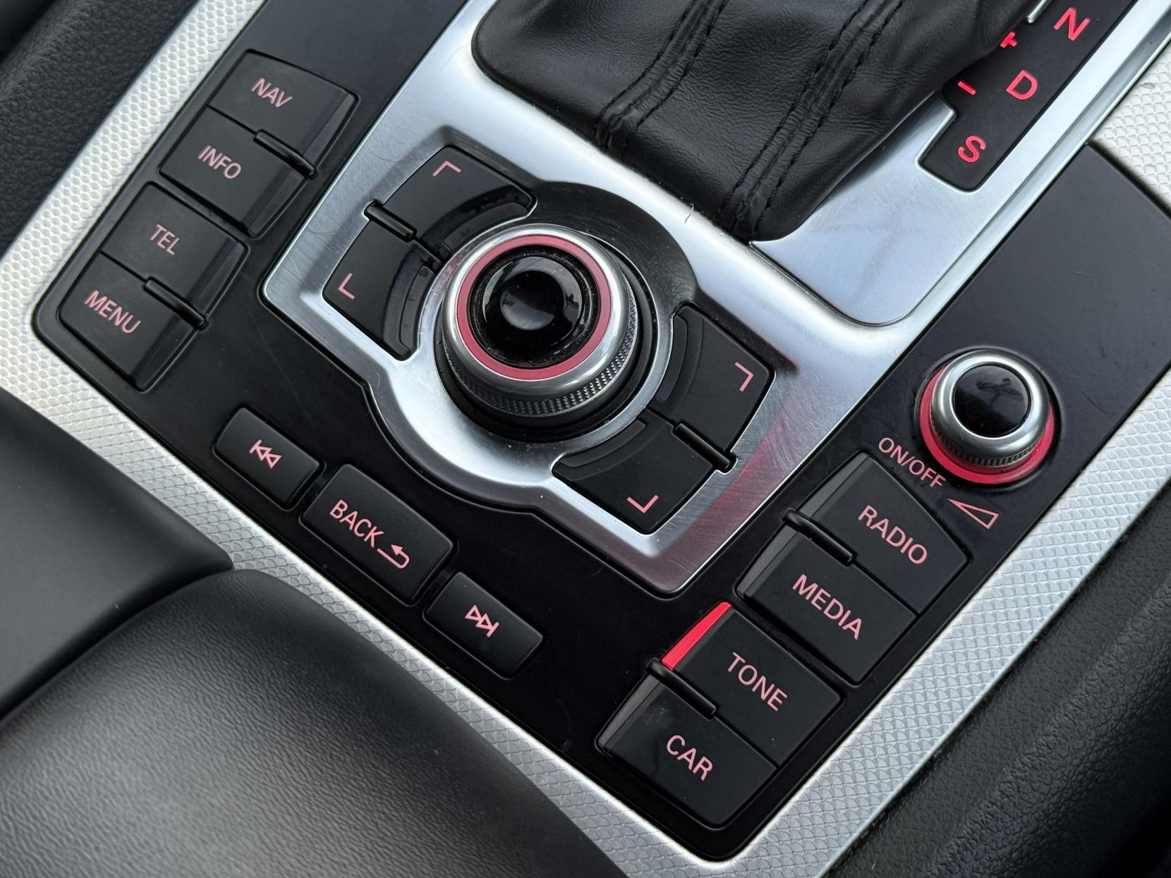 Audi Q7 3.0 TDI V6 SE SUV 5dr Diesel Tiptronic quattro Euro 5 (s/s) (204 ps)