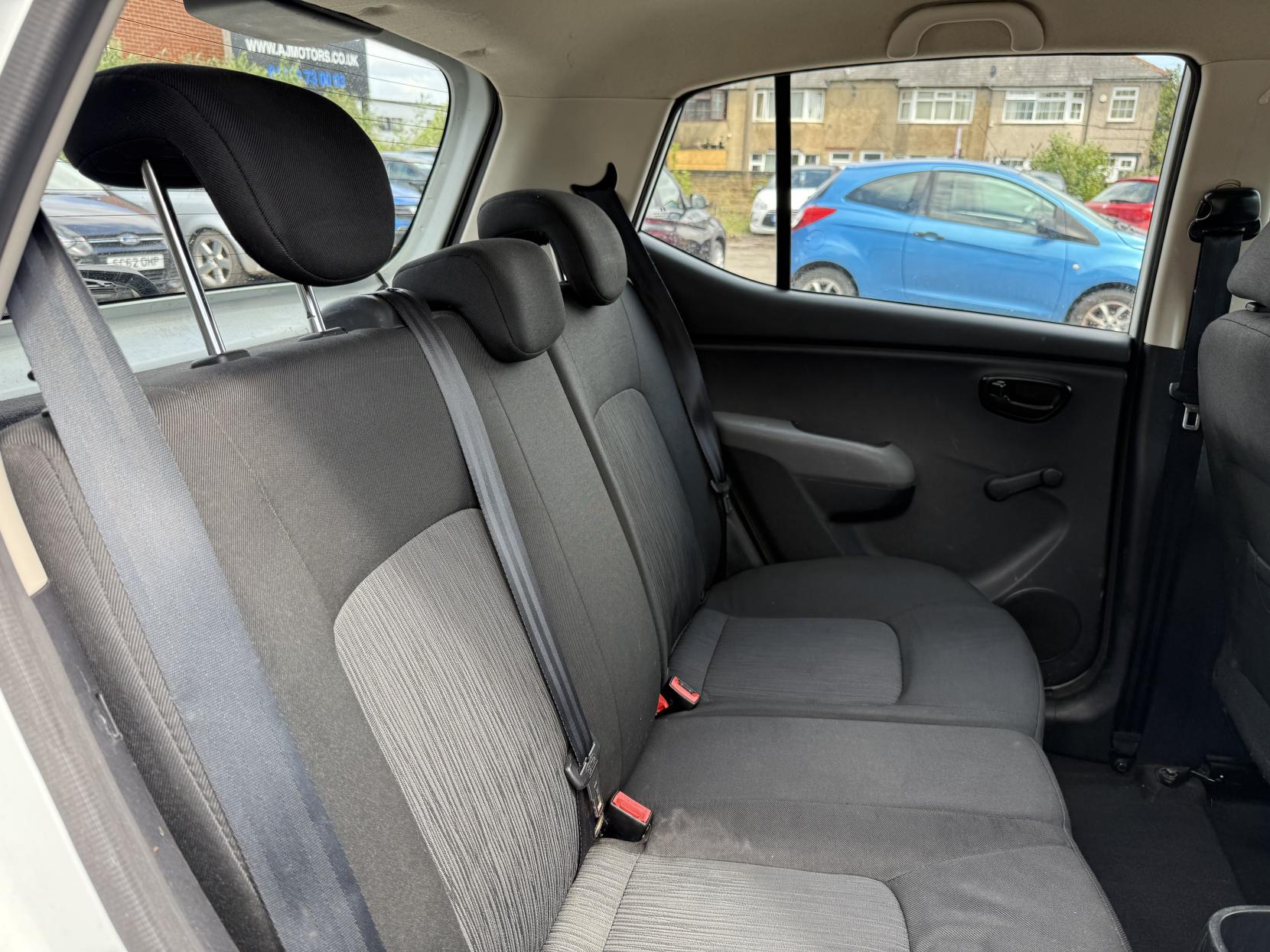 Hyundai i10 1.2 Classic Hatchback 5dr Petrol Manual Euro 5 (85 bhp)