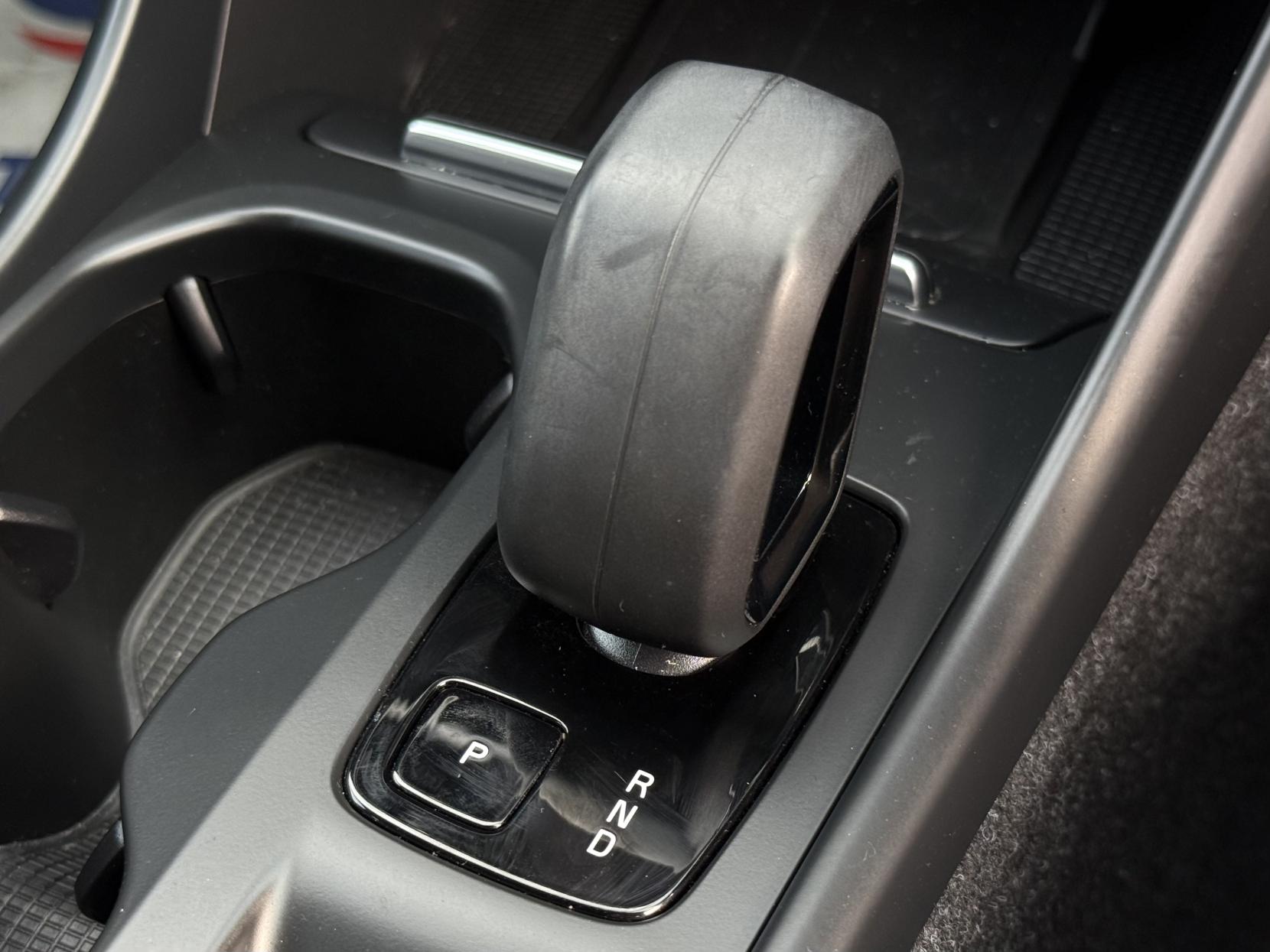 Volvo XC40 2.0 B3 MHEV Core SUV 5dr Petrol Hybrid DCT Auto Euro 6 (s/s) (163 ps)