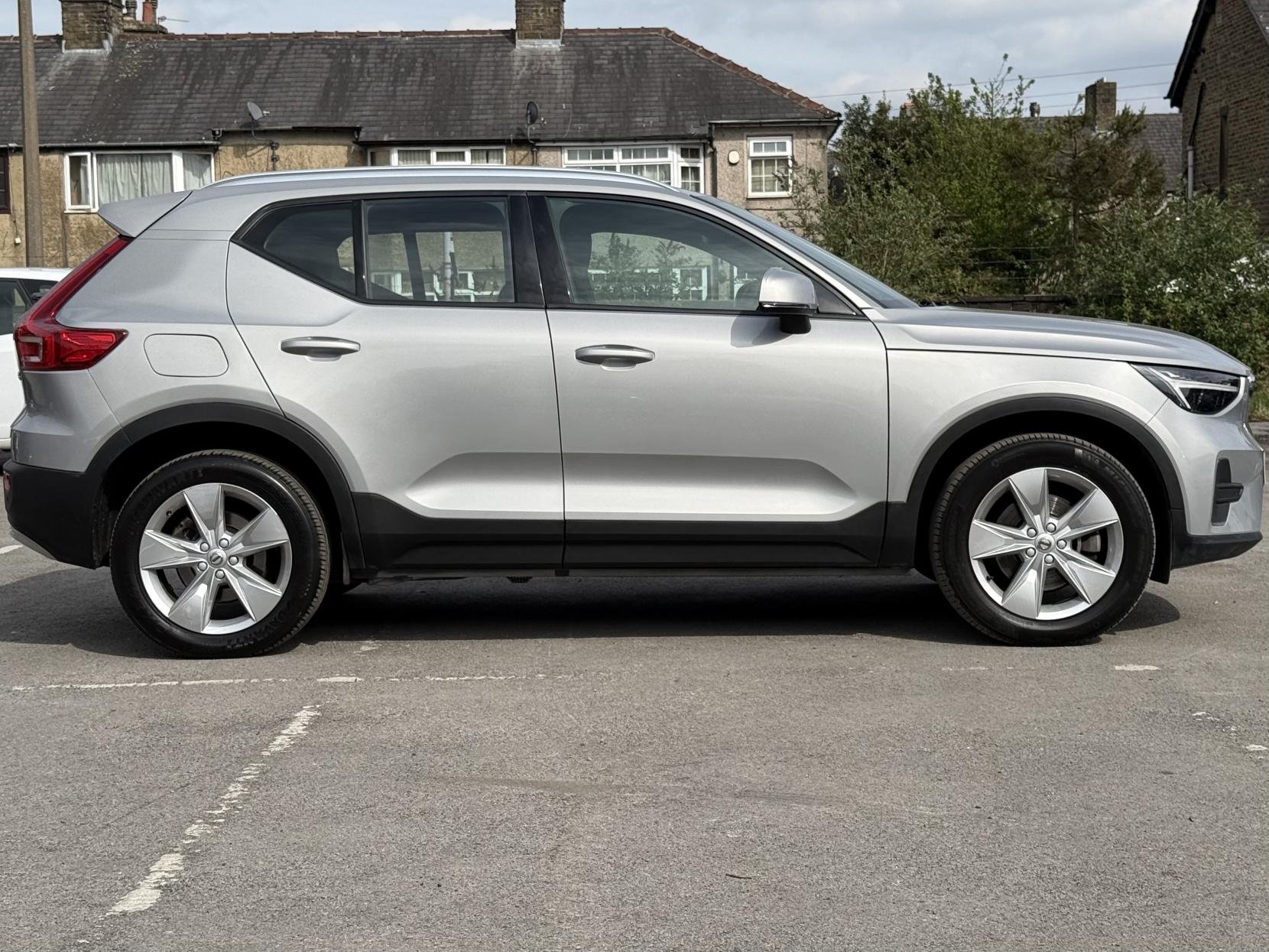 Volvo XC40 2.0 B3 MHEV Core SUV 5dr Petrol Hybrid DCT Auto Euro 6 (s/s) (163 ps)