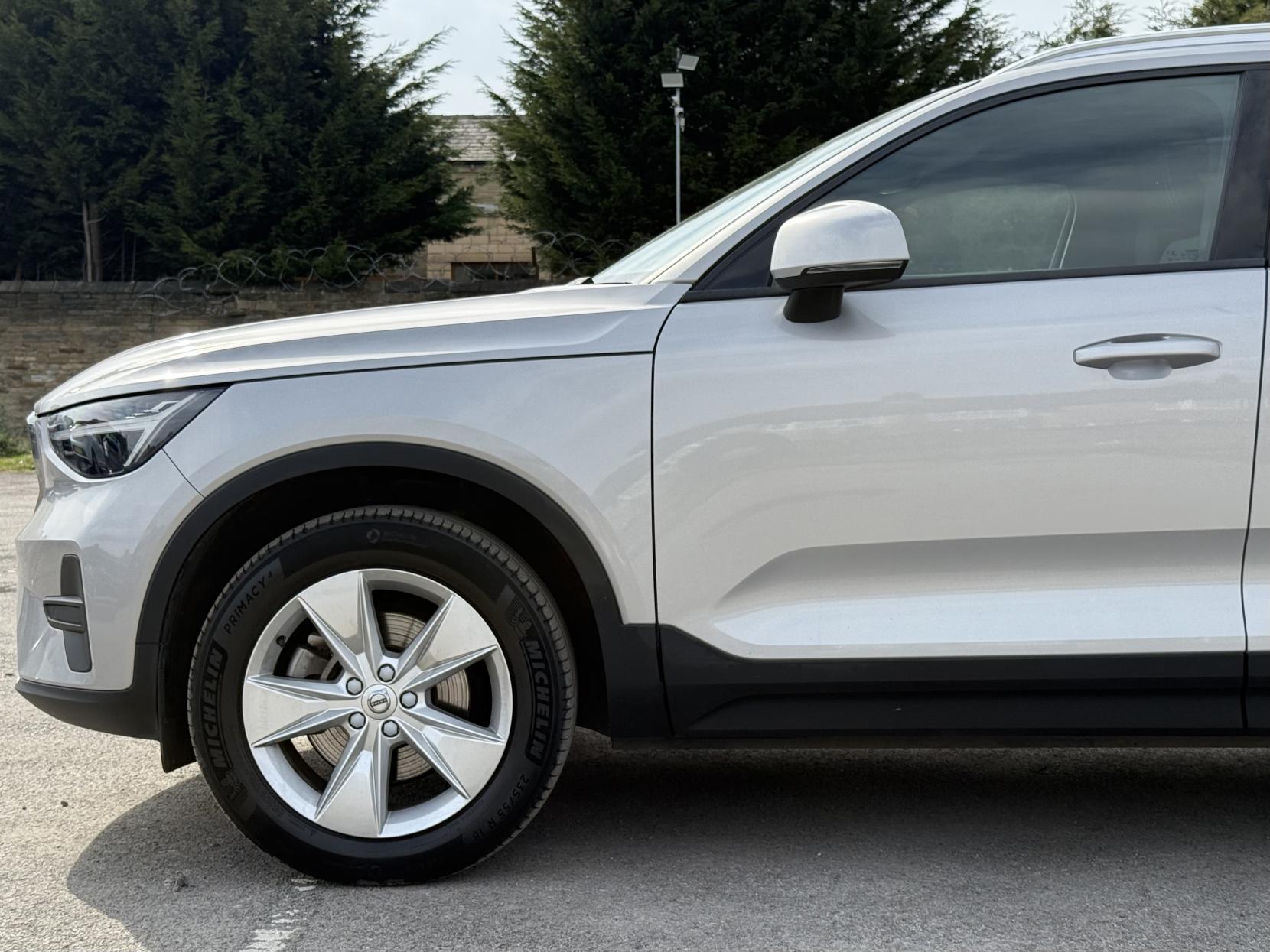 Volvo XC40 2.0 B3 MHEV Core SUV 5dr Petrol Hybrid DCT Auto Euro 6 (s/s) (163 ps)
