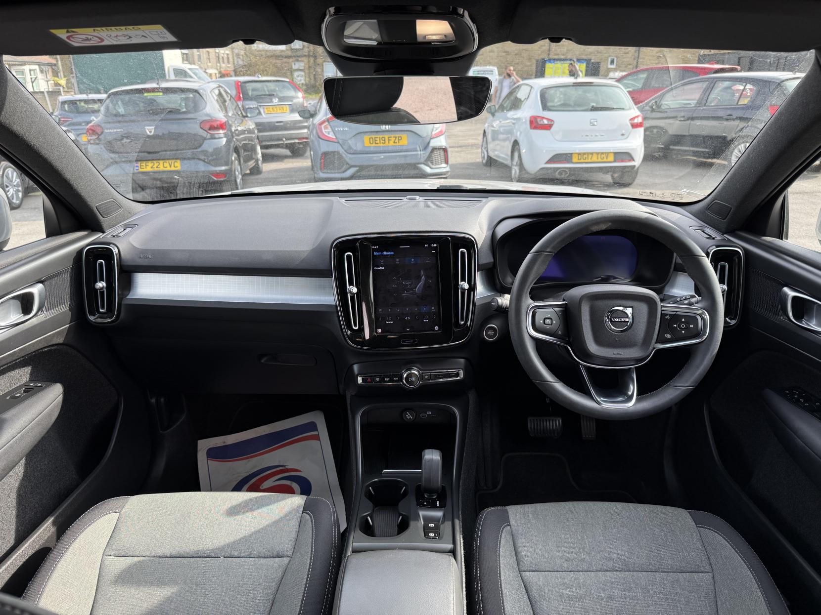 Volvo XC40 2.0 B3 MHEV Core SUV 5dr Petrol Hybrid DCT Auto Euro 6 (s/s) (163 ps)
