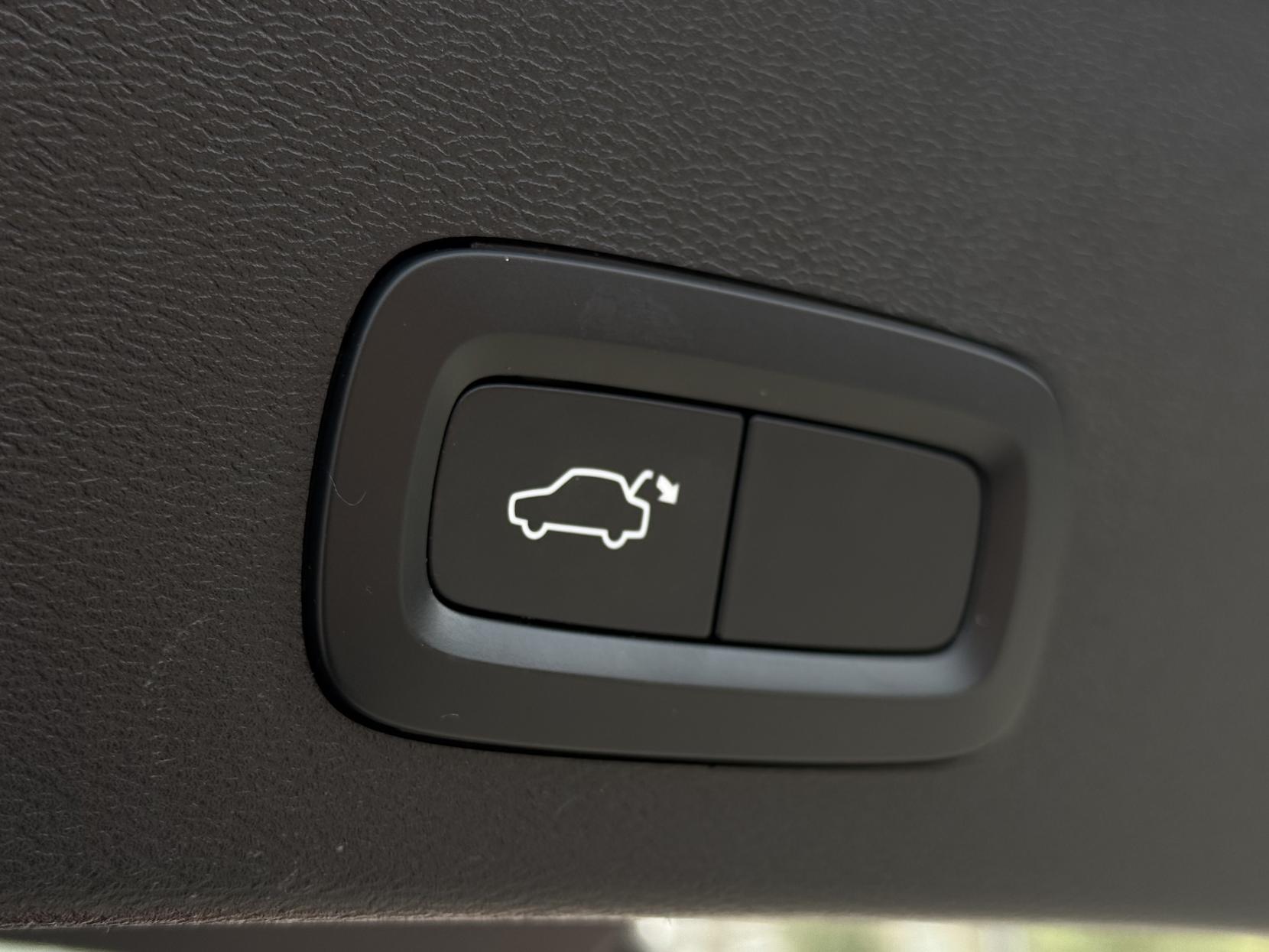 Volvo XC40 2.0 B3 MHEV Core SUV 5dr Petrol Hybrid DCT Auto Euro 6 (s/s) (163 ps)