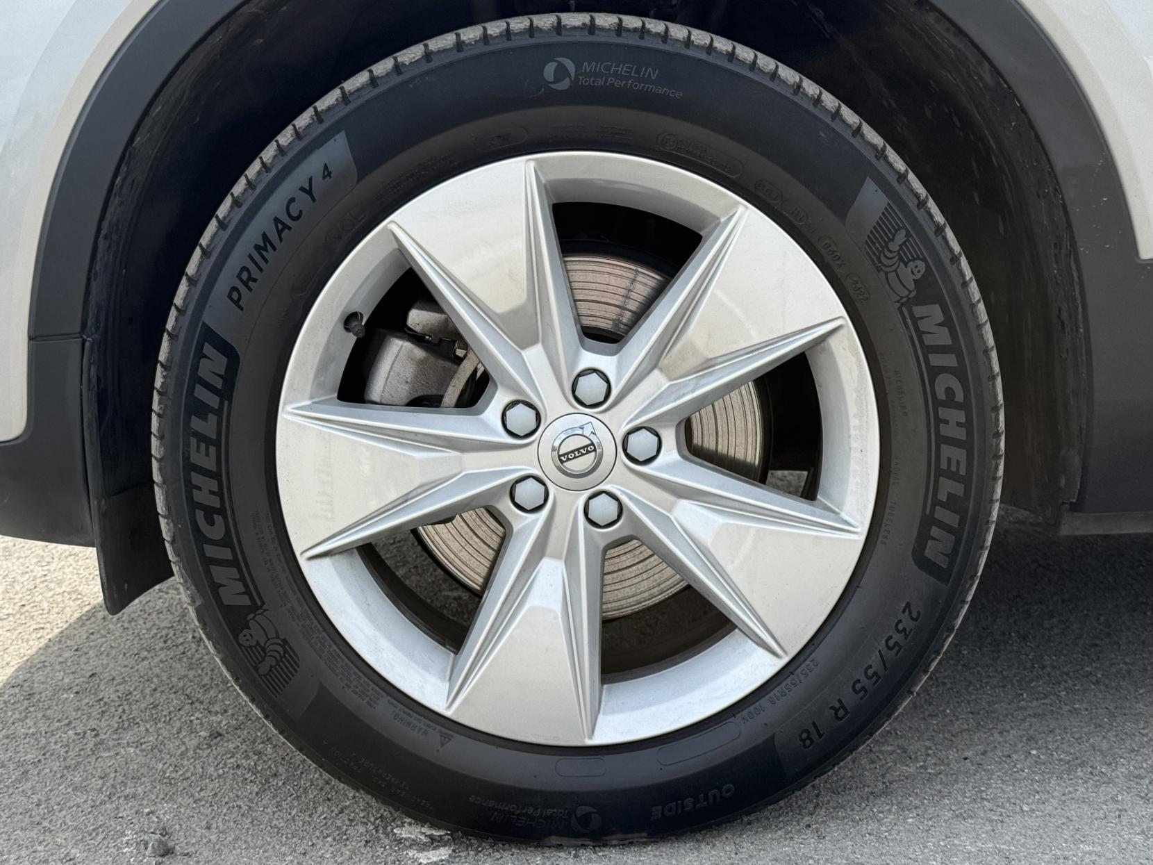 Volvo XC40 2.0 B3 MHEV Core SUV 5dr Petrol Hybrid DCT Auto Euro 6 (s/s) (163 ps)